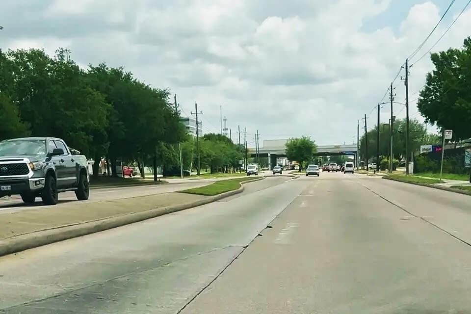 Complaints about faded Houston road markings more than doubled so far in 2026. Who is fixing them?