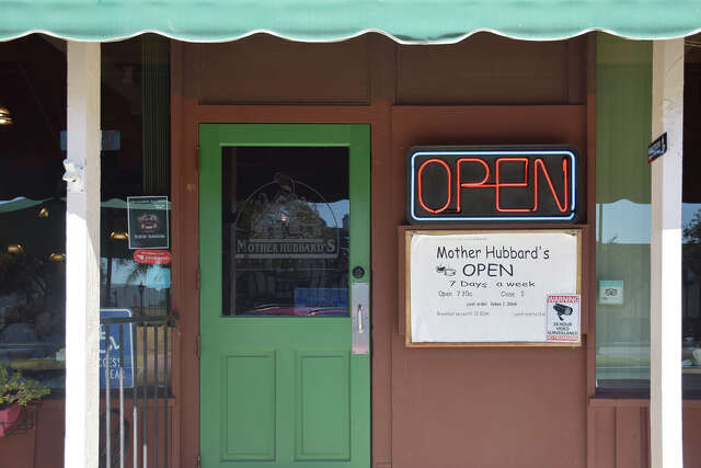 In shadow of Calif.'s dead roadside icon, a historic diner carries on