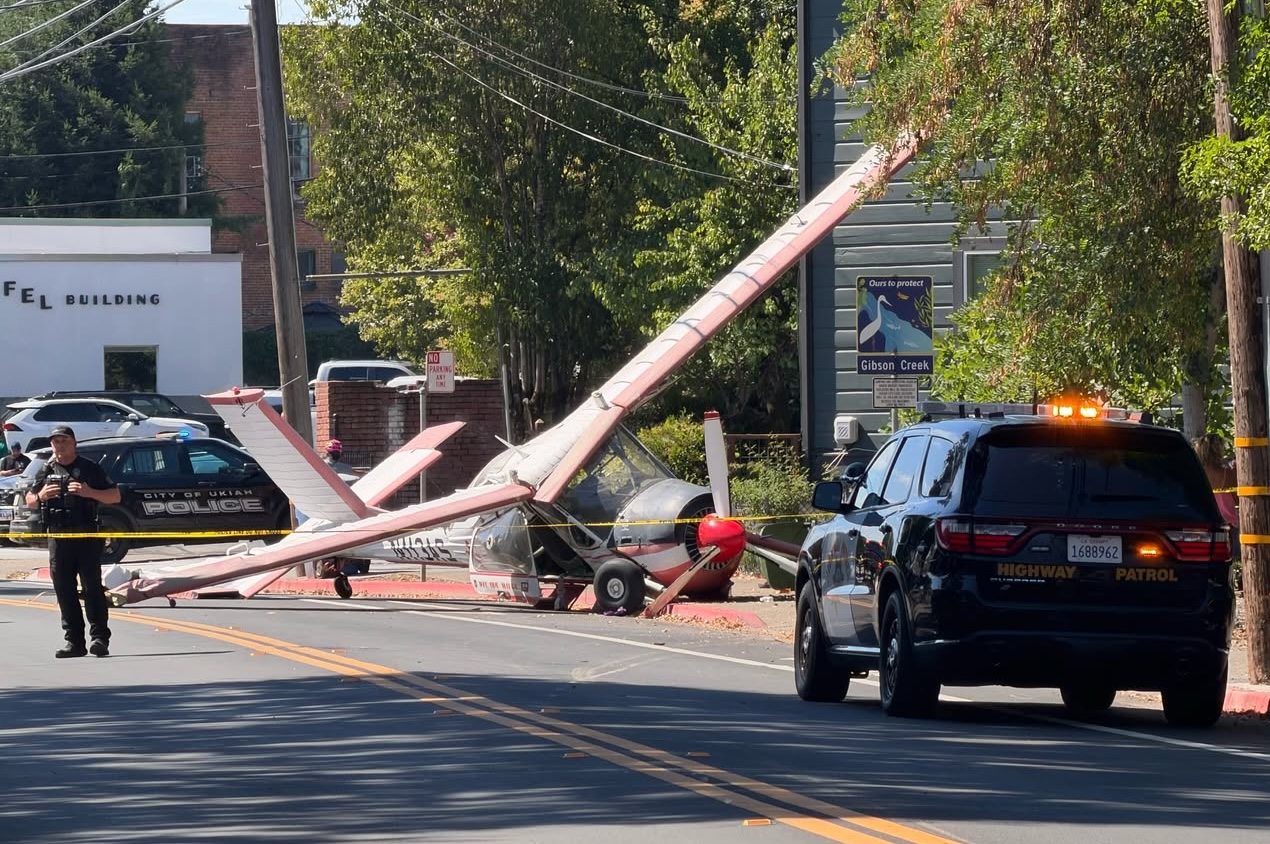 Coverage image for: Small plane crash-lands on Northern California street, knocks out power