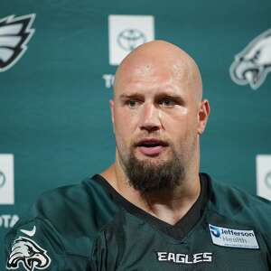 Liniero de Eagles Lane Johnson dice que su 14ta temporada 'probablemente' será la última details