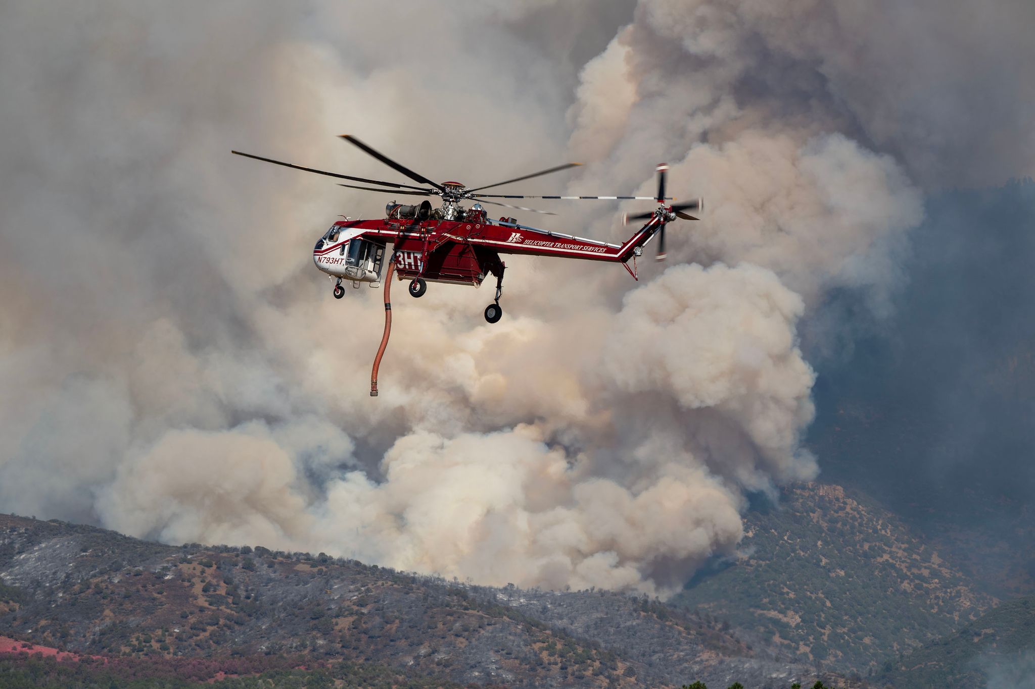 Incendio forestal impide a equipos llegar al lugar donde chocó un helicóptero en Utah