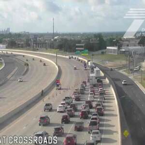 Crash shuts down traffic on I-10, drivers asked to find another route