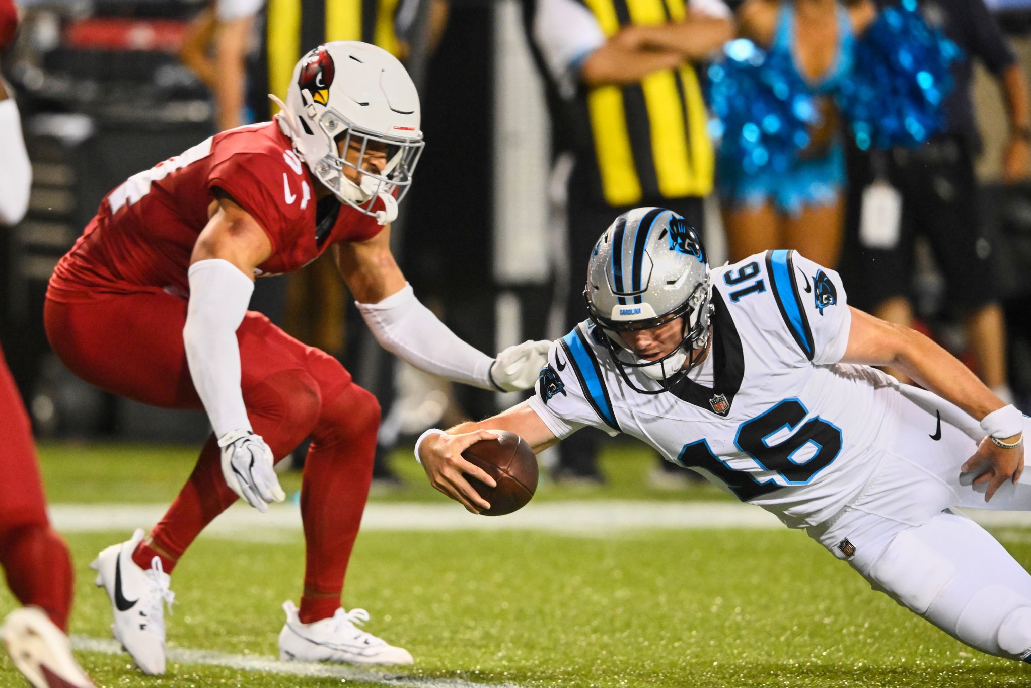 Panthers firman al QB Kyle Trask con Haynes King, héroe del Salón de la Fama, fuera por lesión