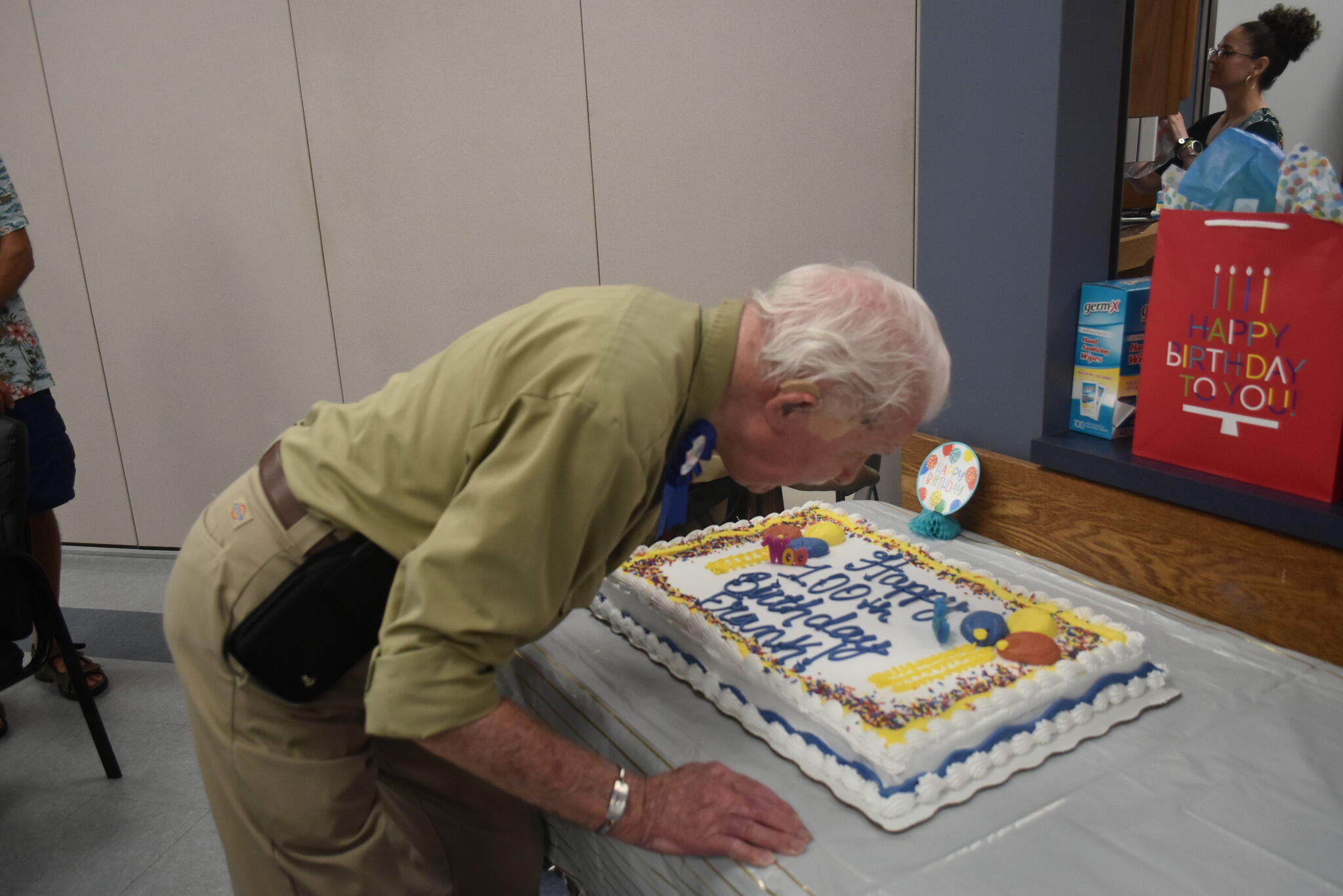 Glen Carbon celebrates man's 100th birthday with cake, cards and memories