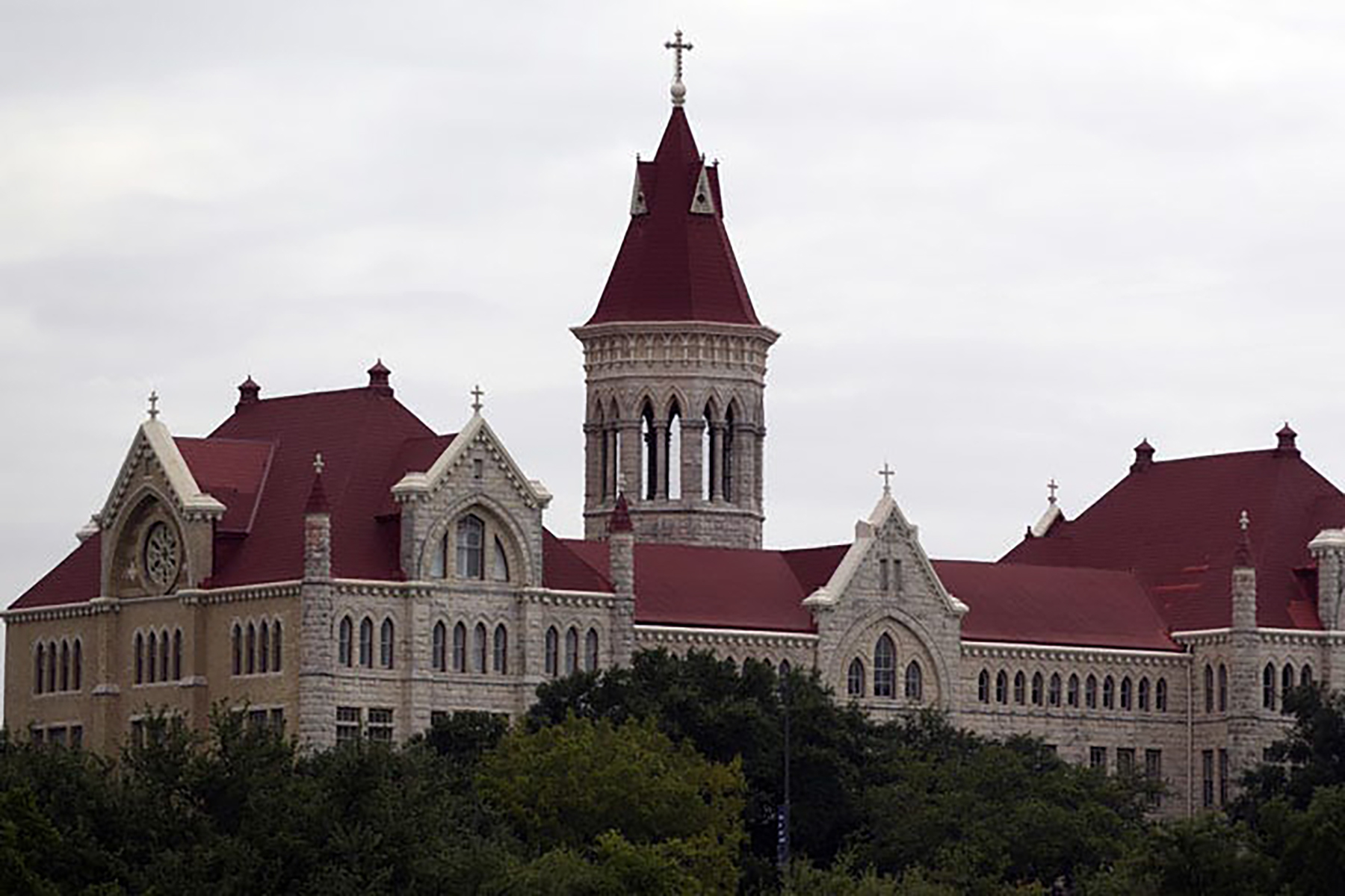 https://s.hdnux.com/photos/01/67/02/44/31205669/5/rawImage.jpg