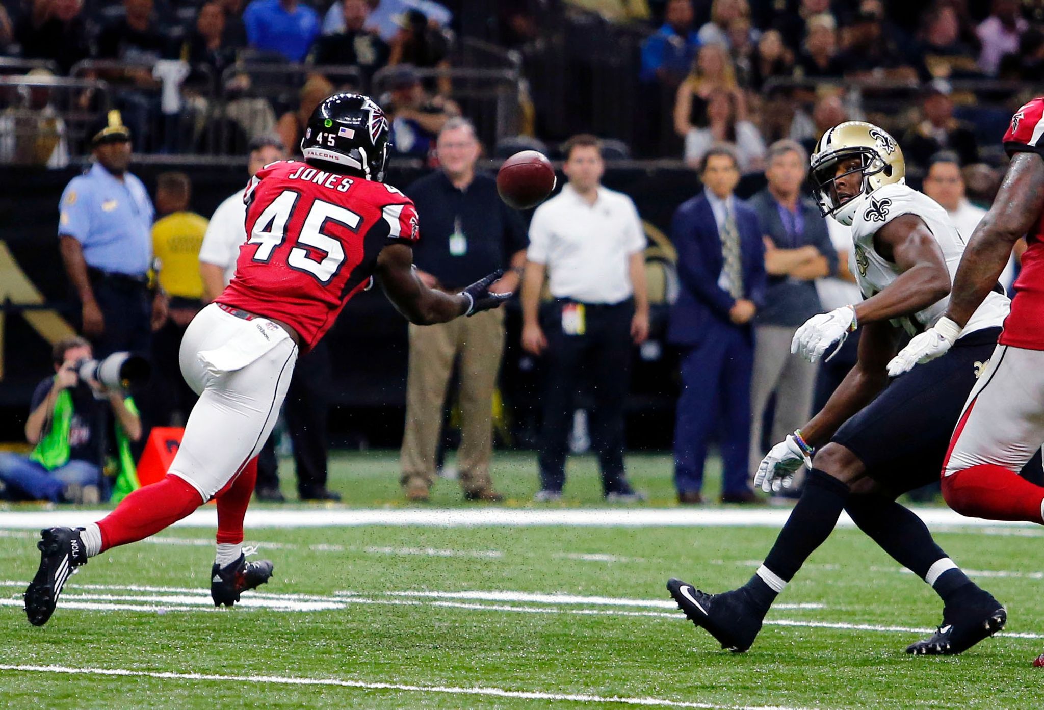 Exestrella de Falcons y nativo de Nueva Orleans Deion Jones anticipa regreso emotivo con Saints