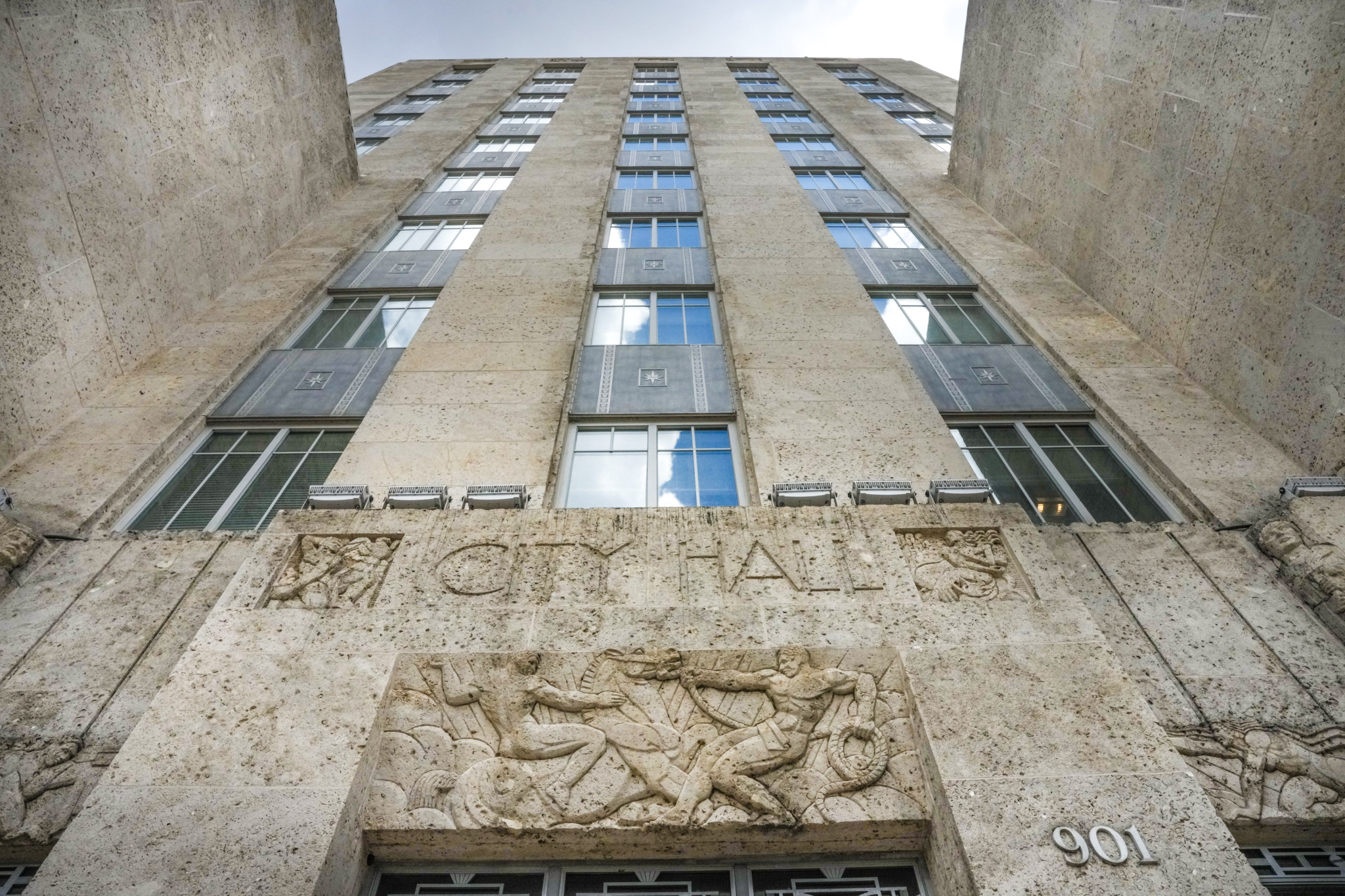 https://s.hdnux.com/photos/01/67/04/05/31211864/3/rawImage.jpg