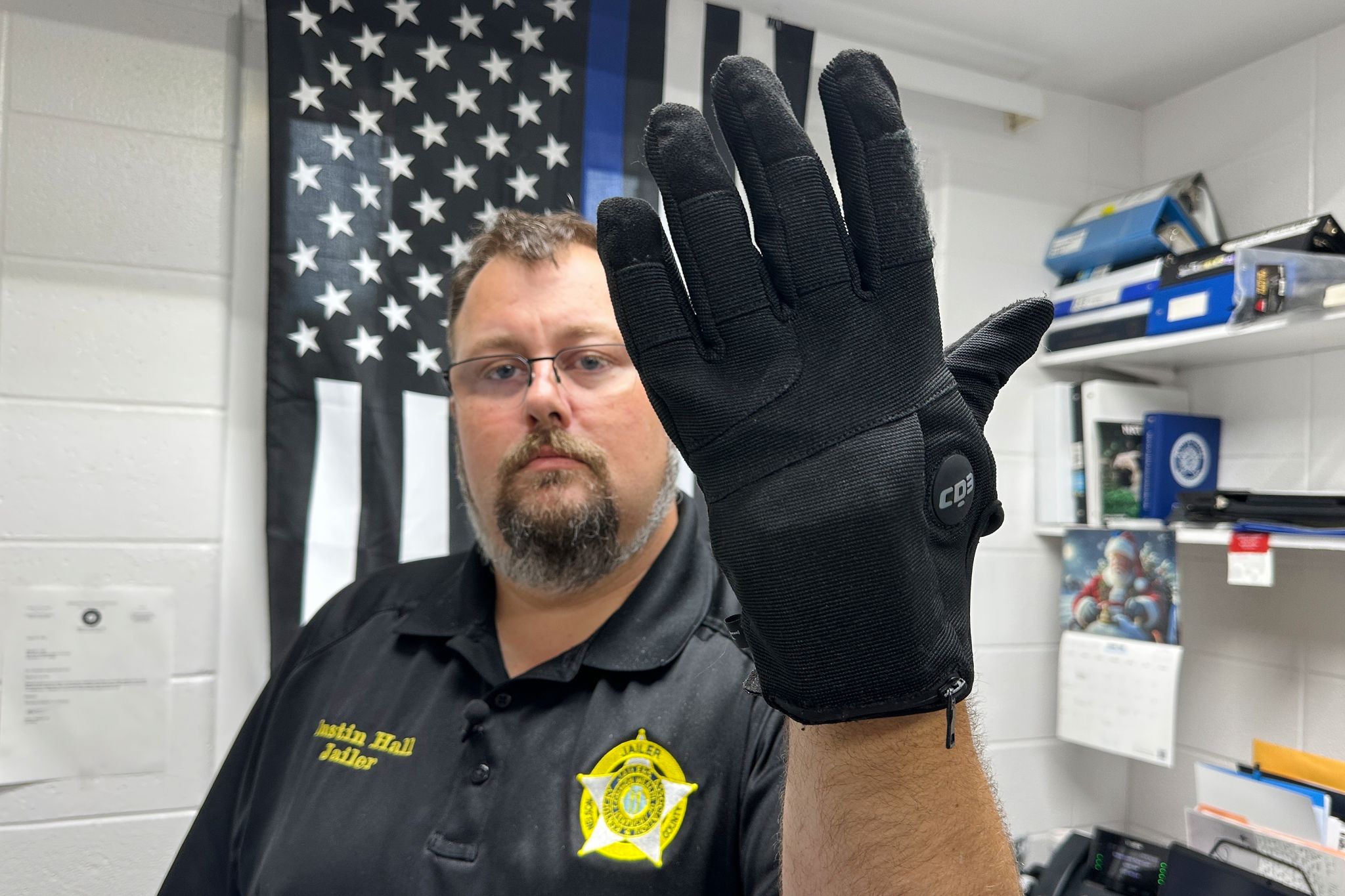 White House border czar defends ICE electric shock gloves as tools to avoid deadly force By DYLAN LOVAN and RYAN J. FOLEY , Associated Press Aug 13, 2026