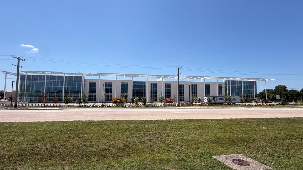 https://s.hdnux.com/photos/01/67/04/67/31215091/6/rawImage.jpg