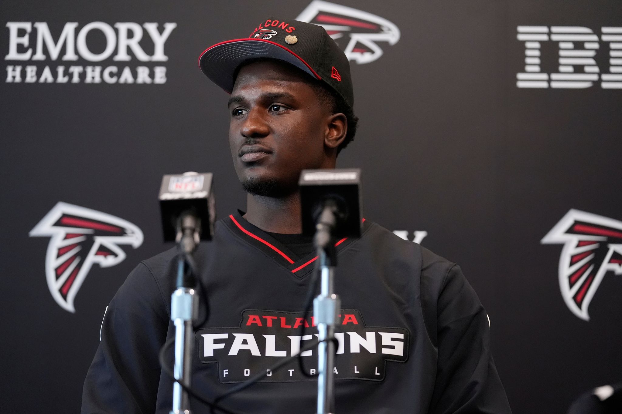 NFL suspende 8 partidos a James Pearce Jr. de Falcons