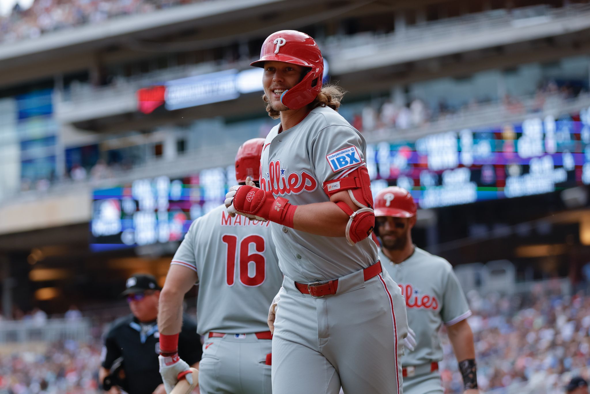 De La Cruz conecta sencillo de ventaja y Filis remontan 5 carreras y vencen 7-5 a Minnesota By Por MIKE COOK Aug 16, 2026