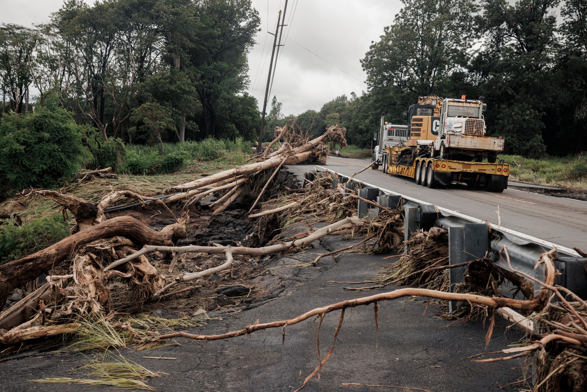 Crews work to restore power to thousands after Lala raked Hawaii By JOSH KELETY , Associated Press