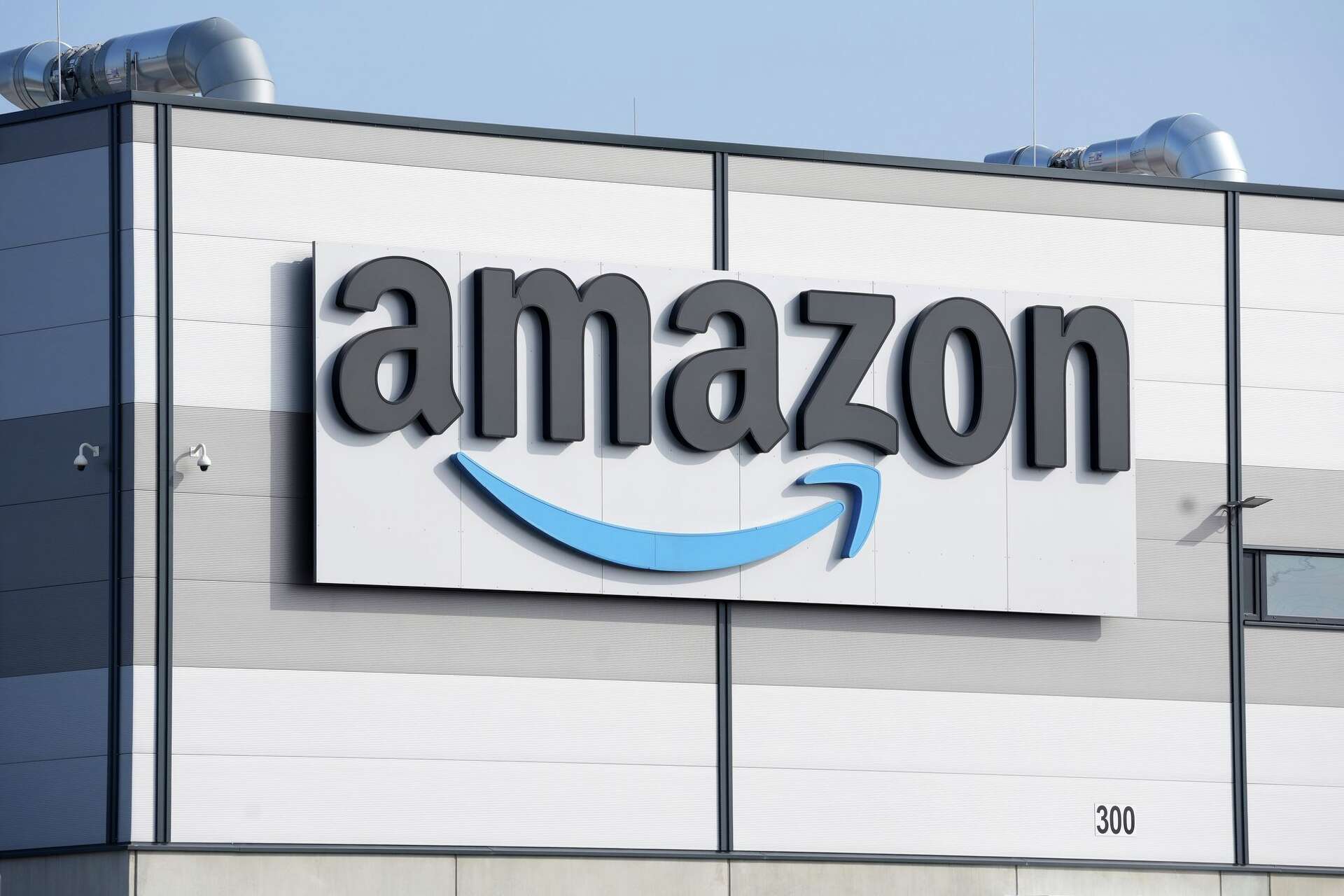 Amazon's $1.5B Wage Hike & Whole Foods Integration | FBA Fulfillment Cost Pressures Ahead