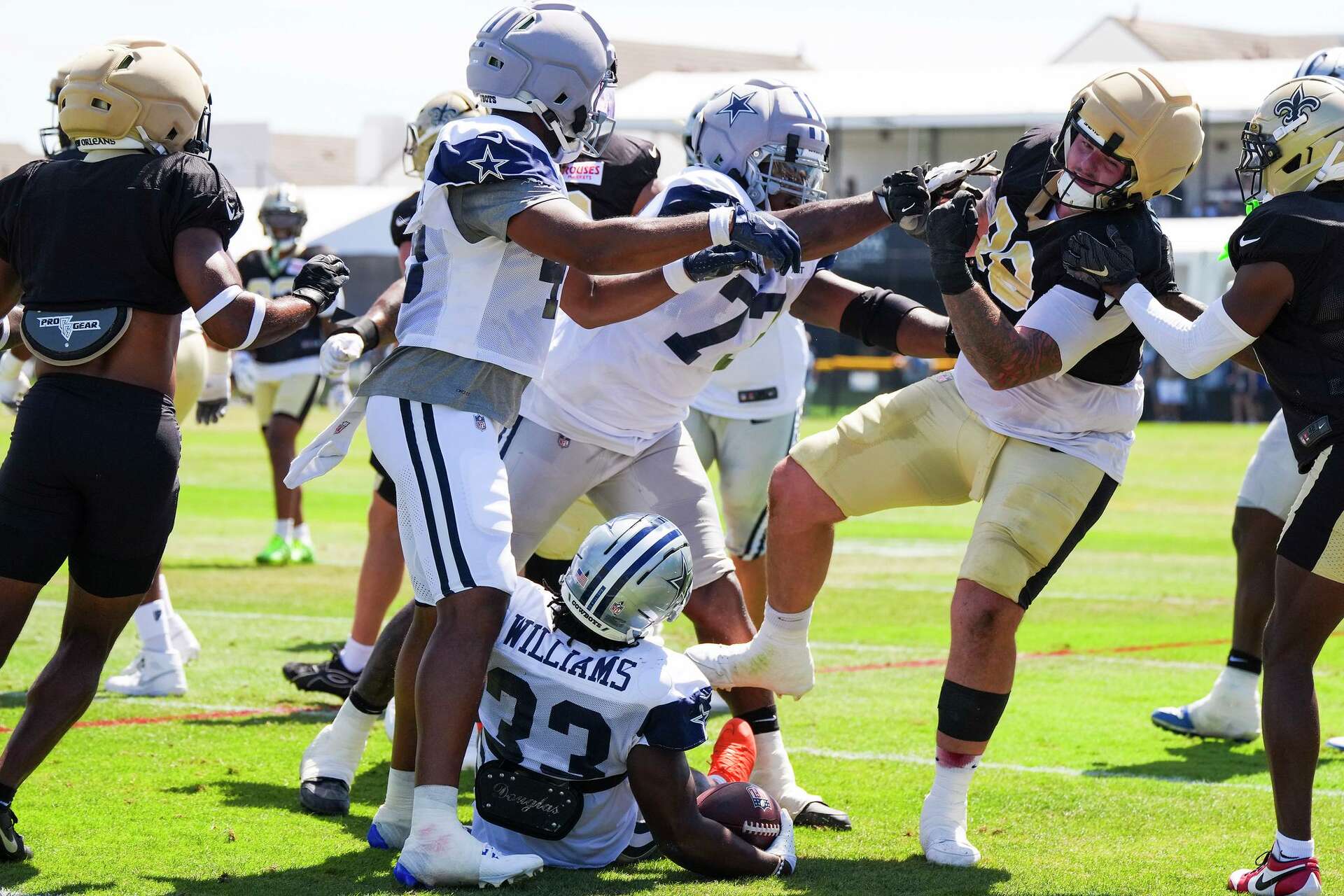 Jerry Jones appealing Cowboys' $500K fine after fight-filled practice