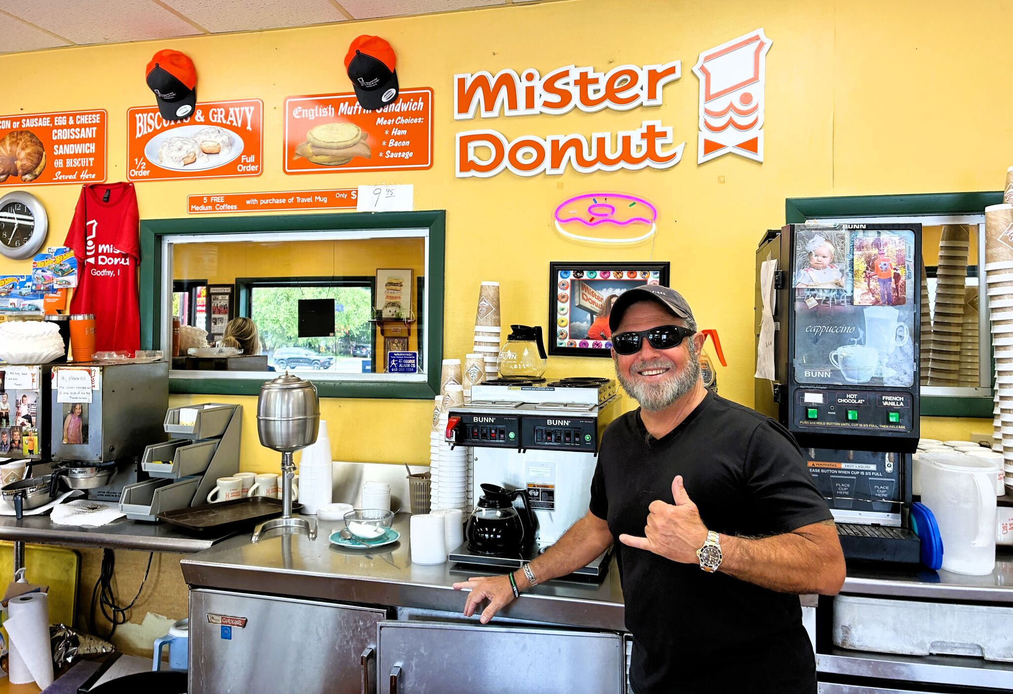 Last Mister Donut in America draws Japanese tourists
