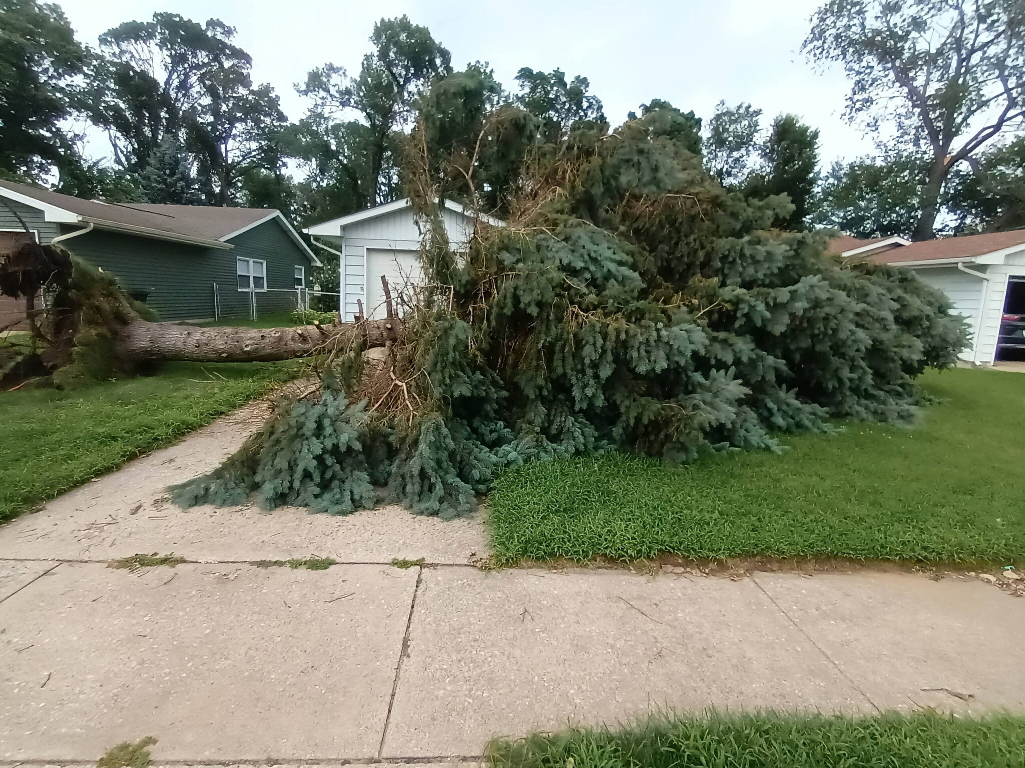 Indiana's electricity outage affects thousands.