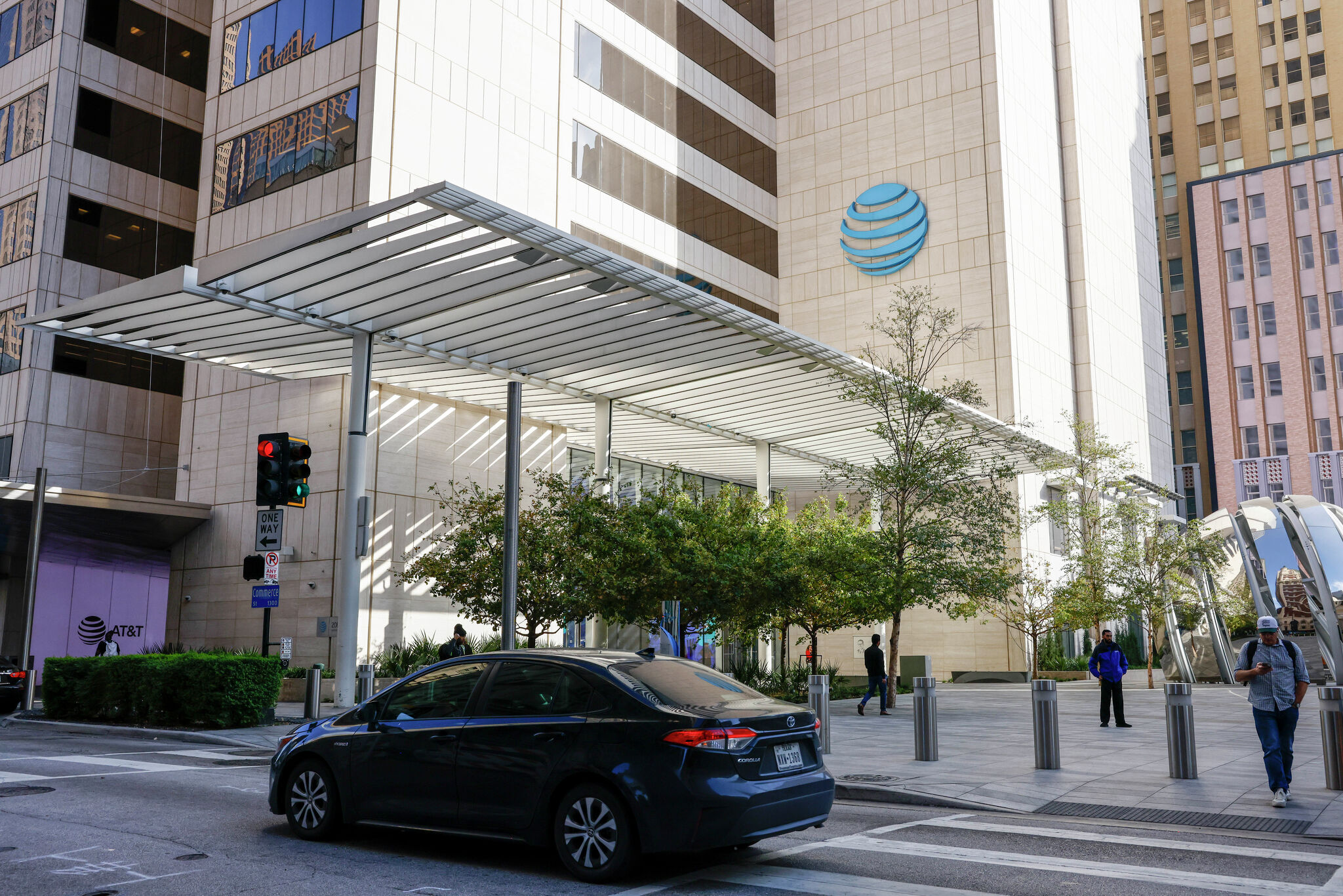 AT&T wins $8 million verdict against Fiberwave