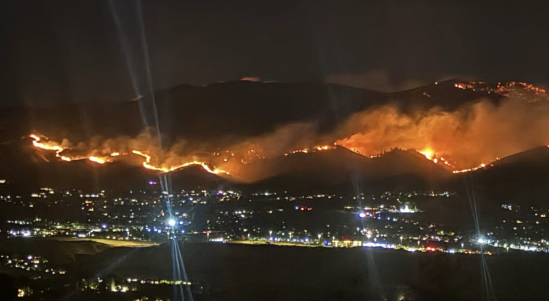 Wildfire approaches Reno, forcing thousands to evacuate neighborhoods