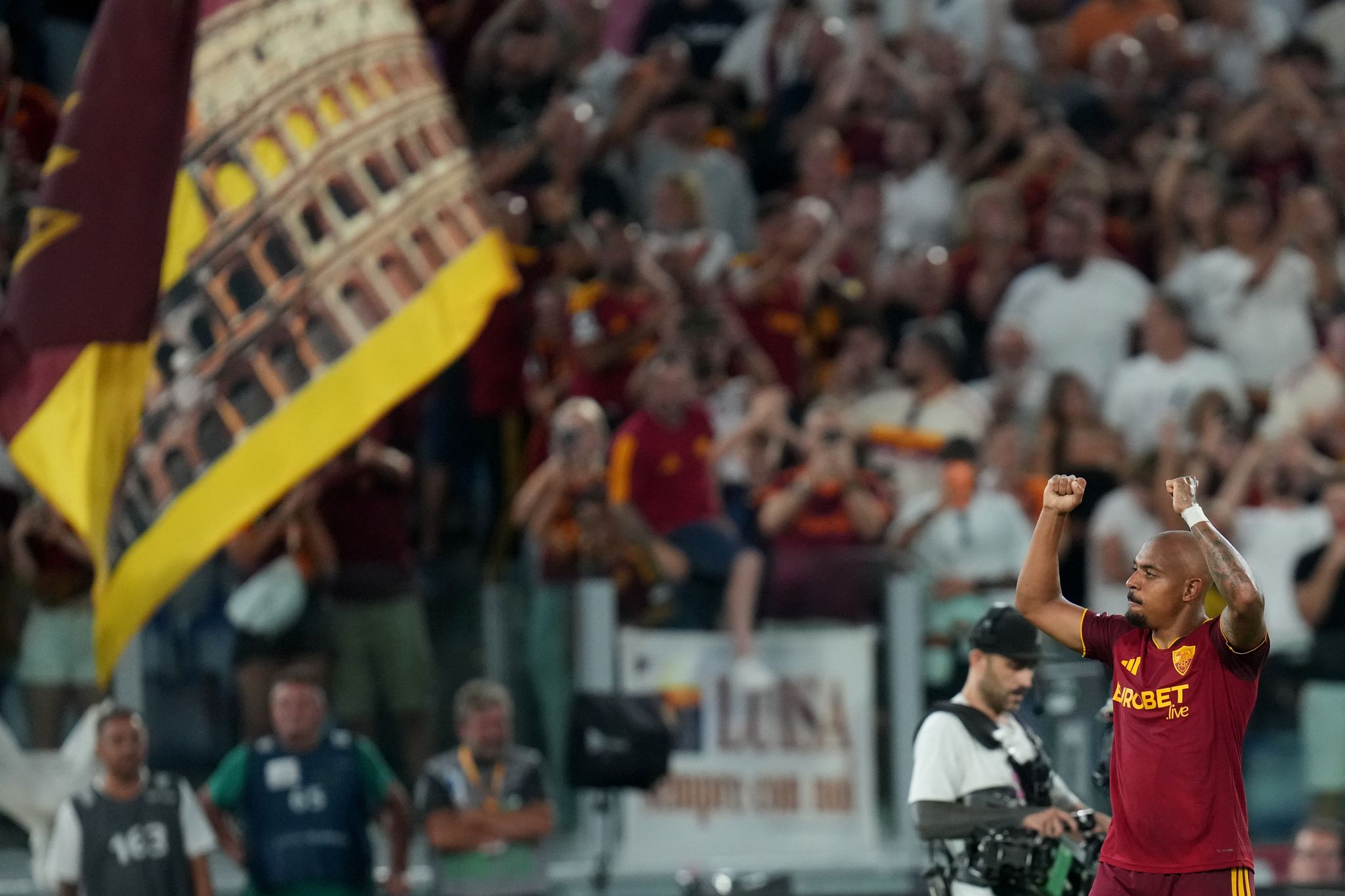 Malen enciende a la Roma con 5 goles en 2 partidos y un arranque perfecto en la Serie A