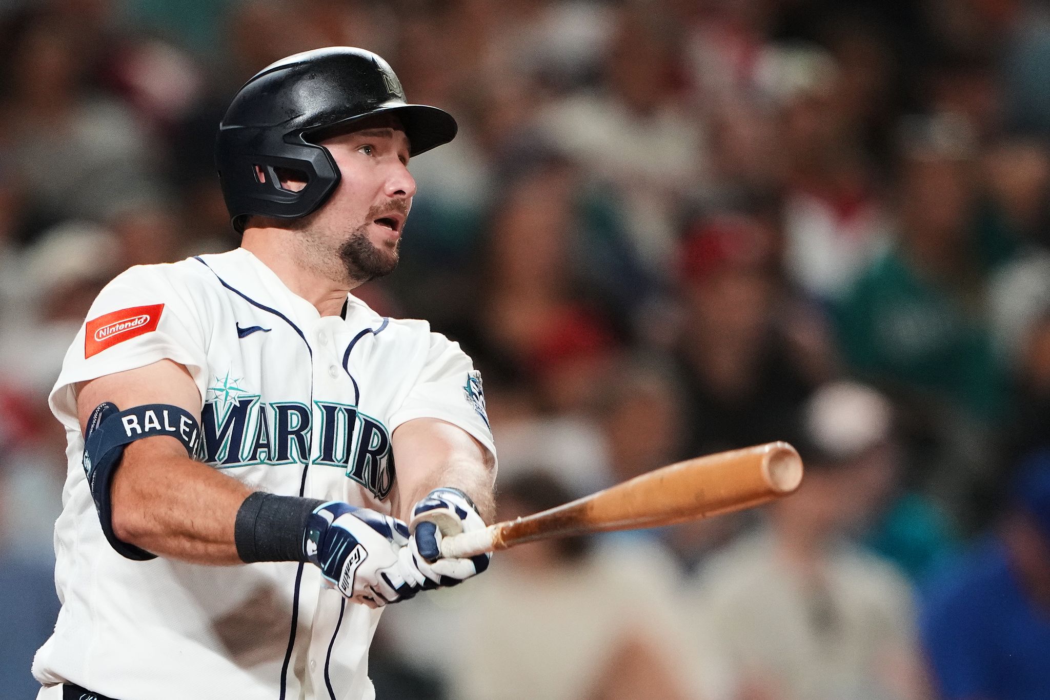 Cal Raleigh pega 3 jonrones y Marineros cortan racha de 9 triunfos de Filis con 9-2