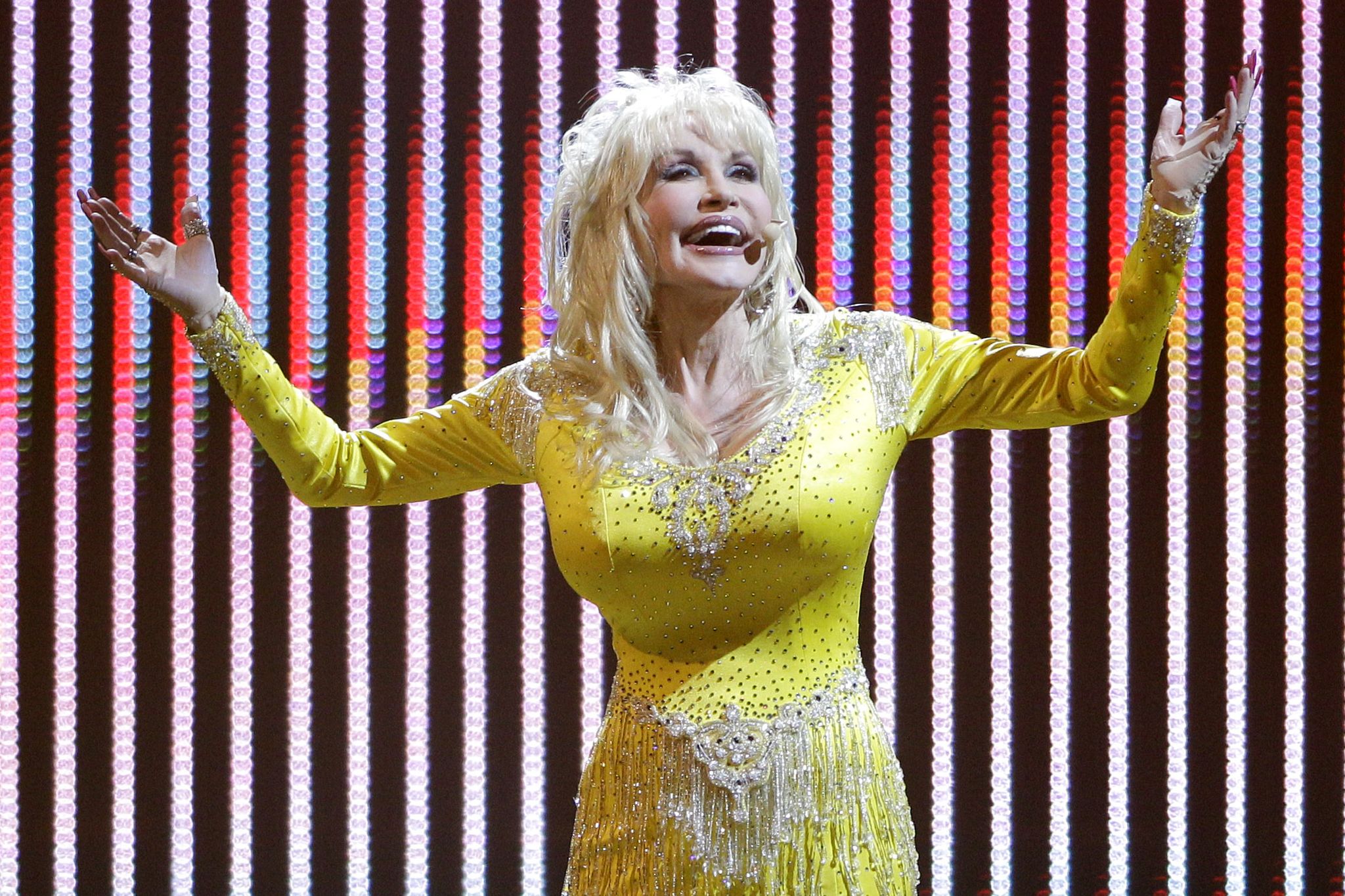 Dolly Parton's 'Threads' revisits her iconic hits with the Houston Symphony