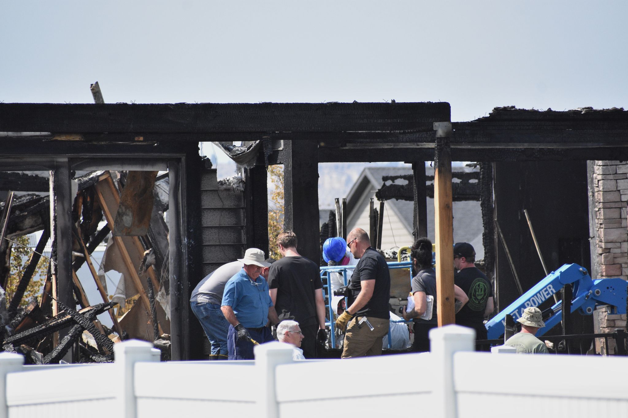 A Montana man killed 8 relatives, including 4 kids, at Sunday dinner, family says By MATTHEW BROWN, MICHAEL BIESECKER and MIKELLA SCHUETTLER , Associated Press Updated Aug 26, 2026 1:06 a.m.