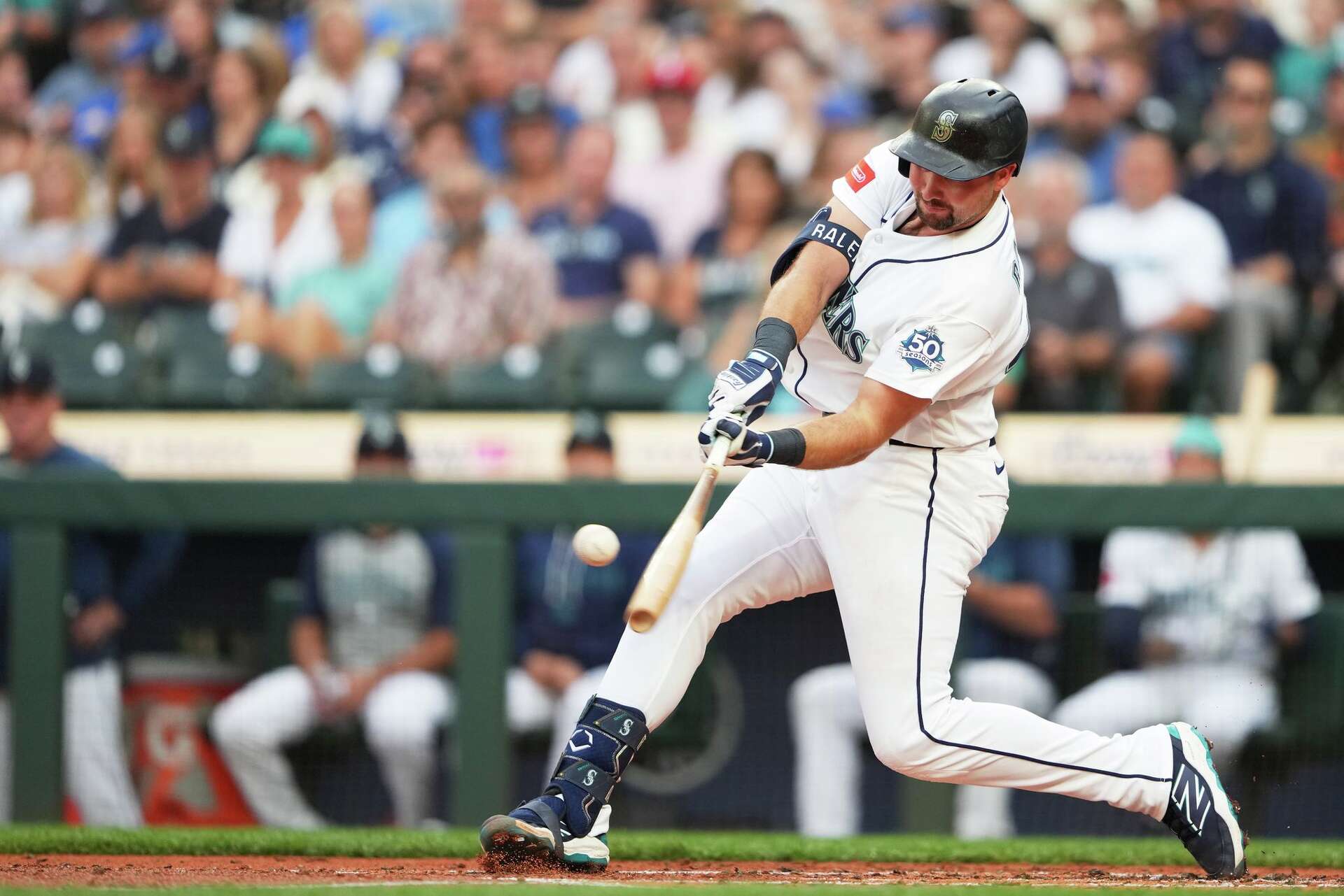 Slugger Cal Raleigh extends homer streak to 4 at-bats and ties Mariners ...