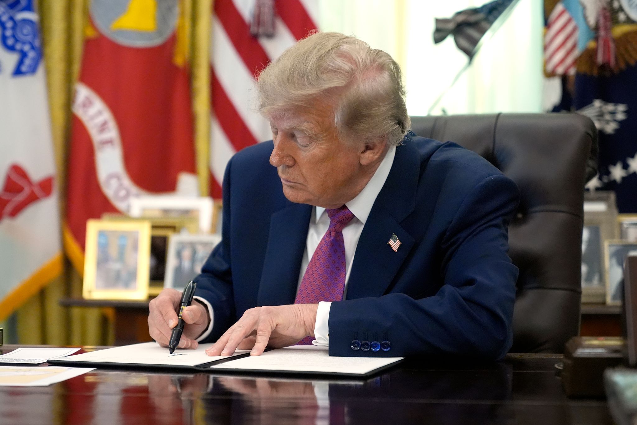 Donald Trump Rebaptise le Lac Ontario en Lake America