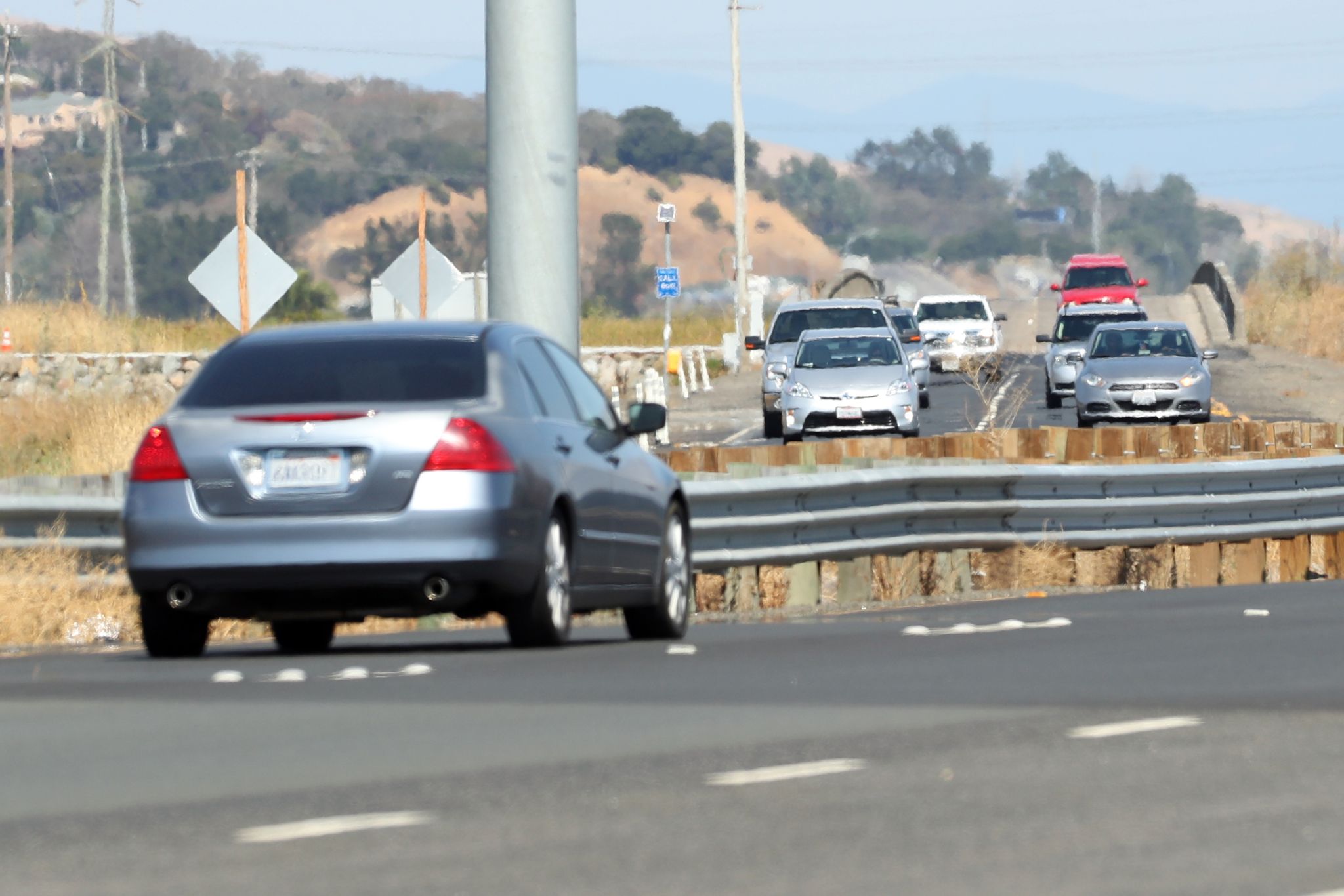 Eine marode Brücke auf einer absinkenden Autobahn in der Bay Area wird für ...