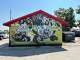 La jugada #DezCaughtIt es ahora un mural en una de las fachadas de Gilberto Tacos en Arlington.