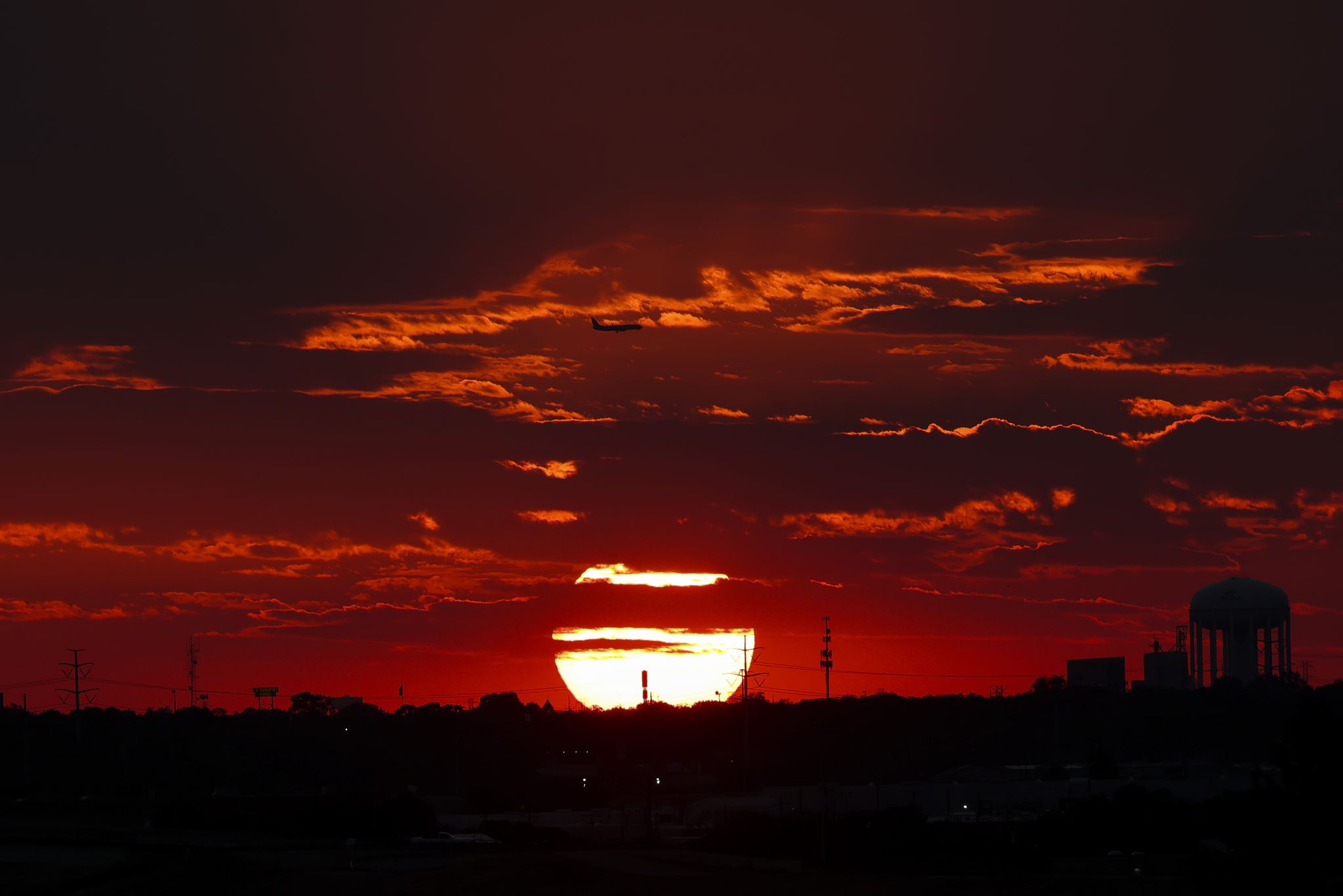 https://s.hdnux.com/photos/01/67/14/43/31246563/3/rawImage.jpg