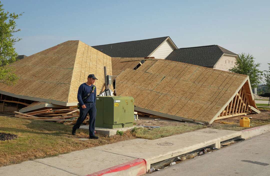 South Austin house collapse leaves man dead during high winds