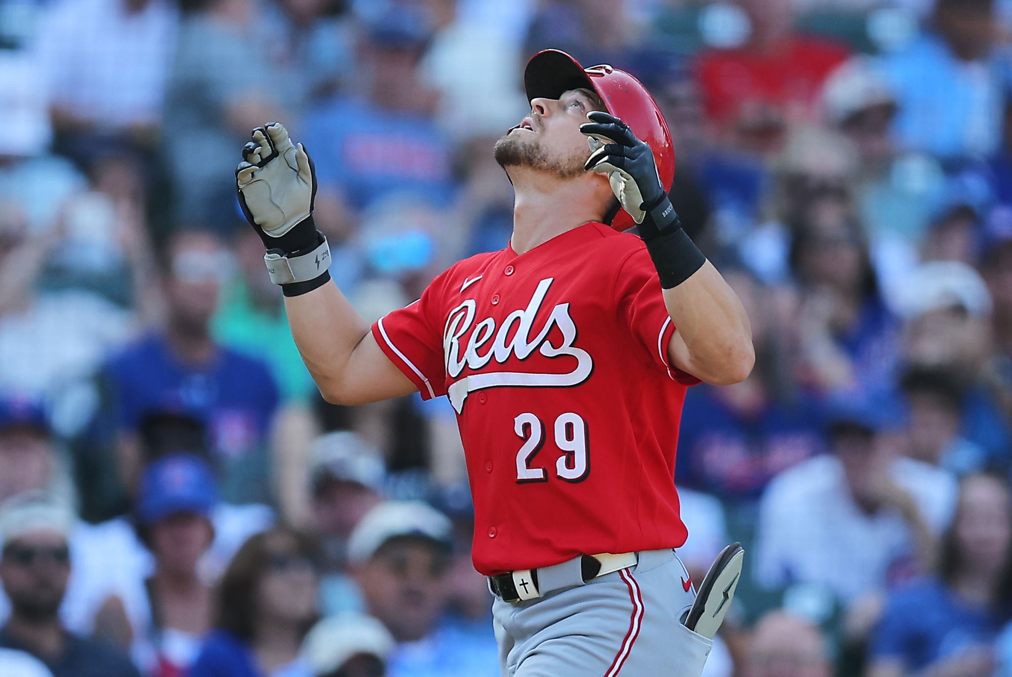 Rojos conectan 4 jonrones y anotan 9 carreras sin respuesta para vencer 10-8 a Cachorros