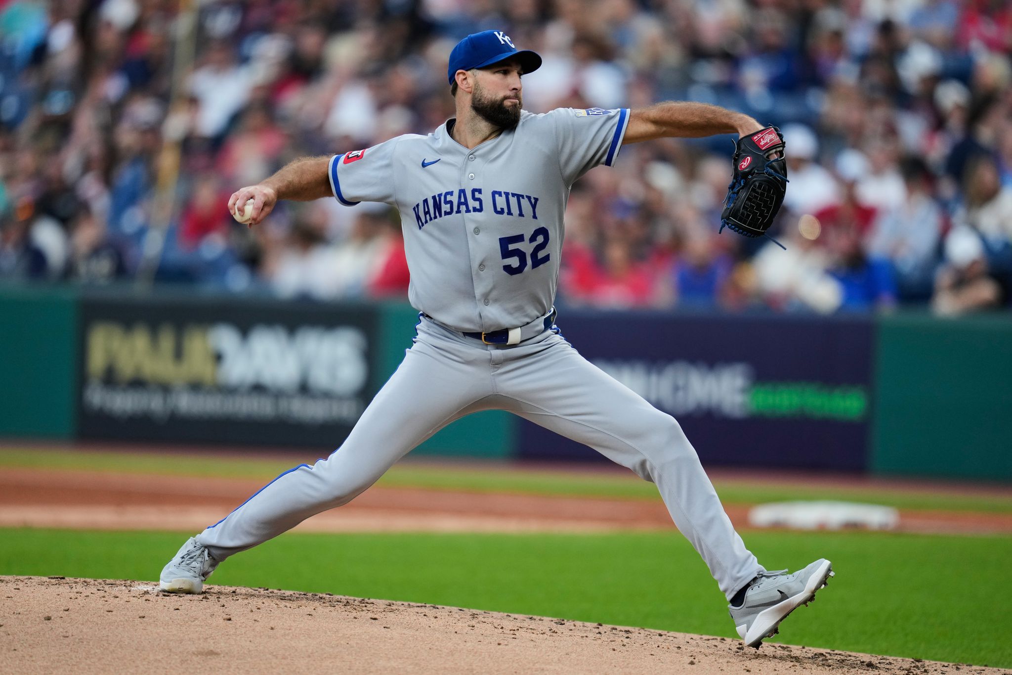 Michael Wacha domina 8 innings y Reales blanquean 3-0 a Guardianes para su 11mo triunfo en 12 juegos