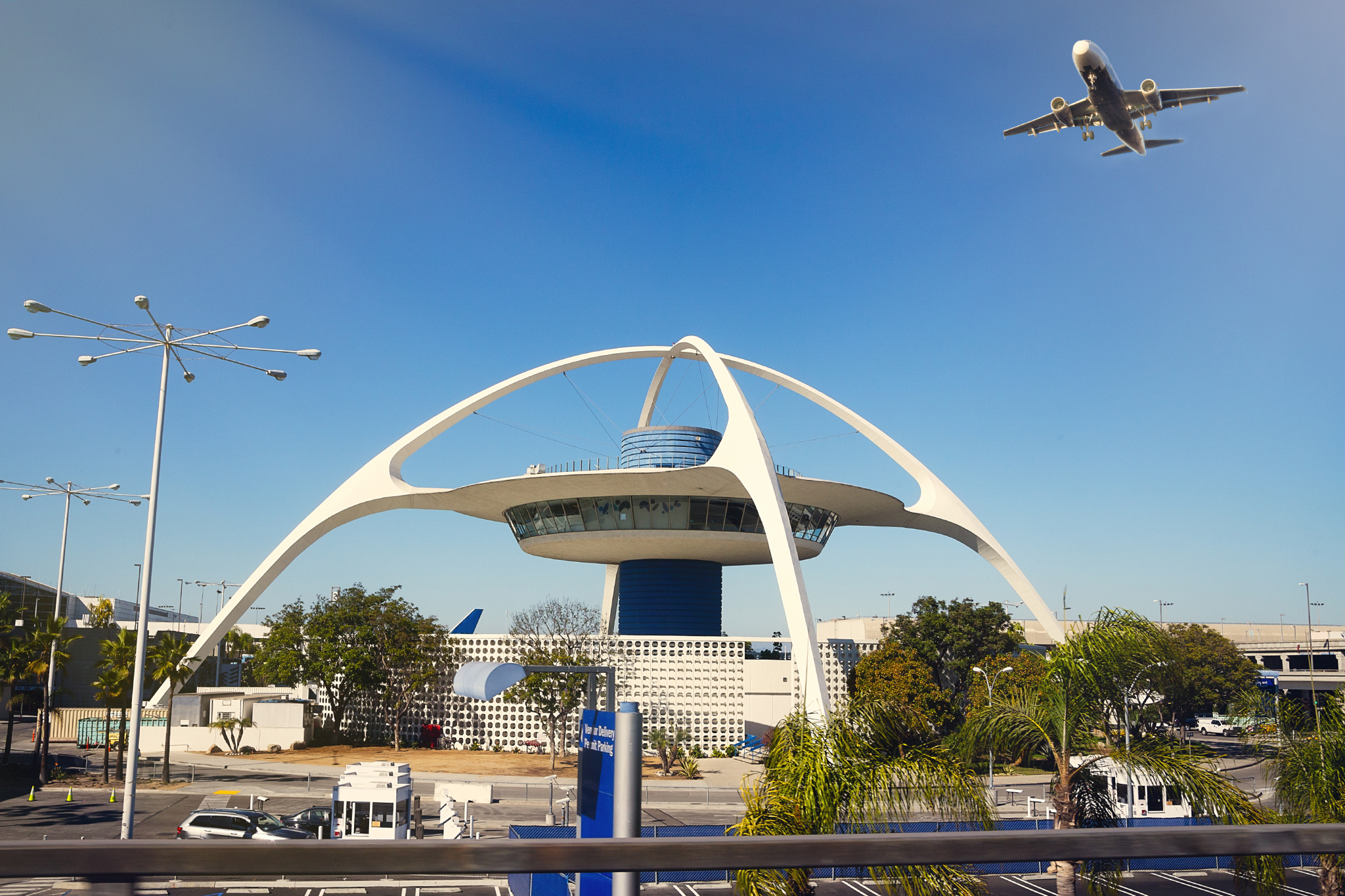 LAX is where forgotten California restaurants go to never die