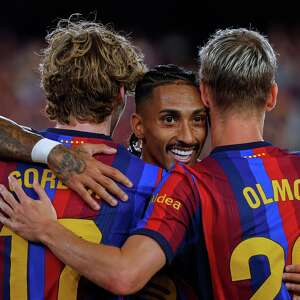Barcelona arrolla 5-2 al Rayo Vallecano y lidera La Liga española