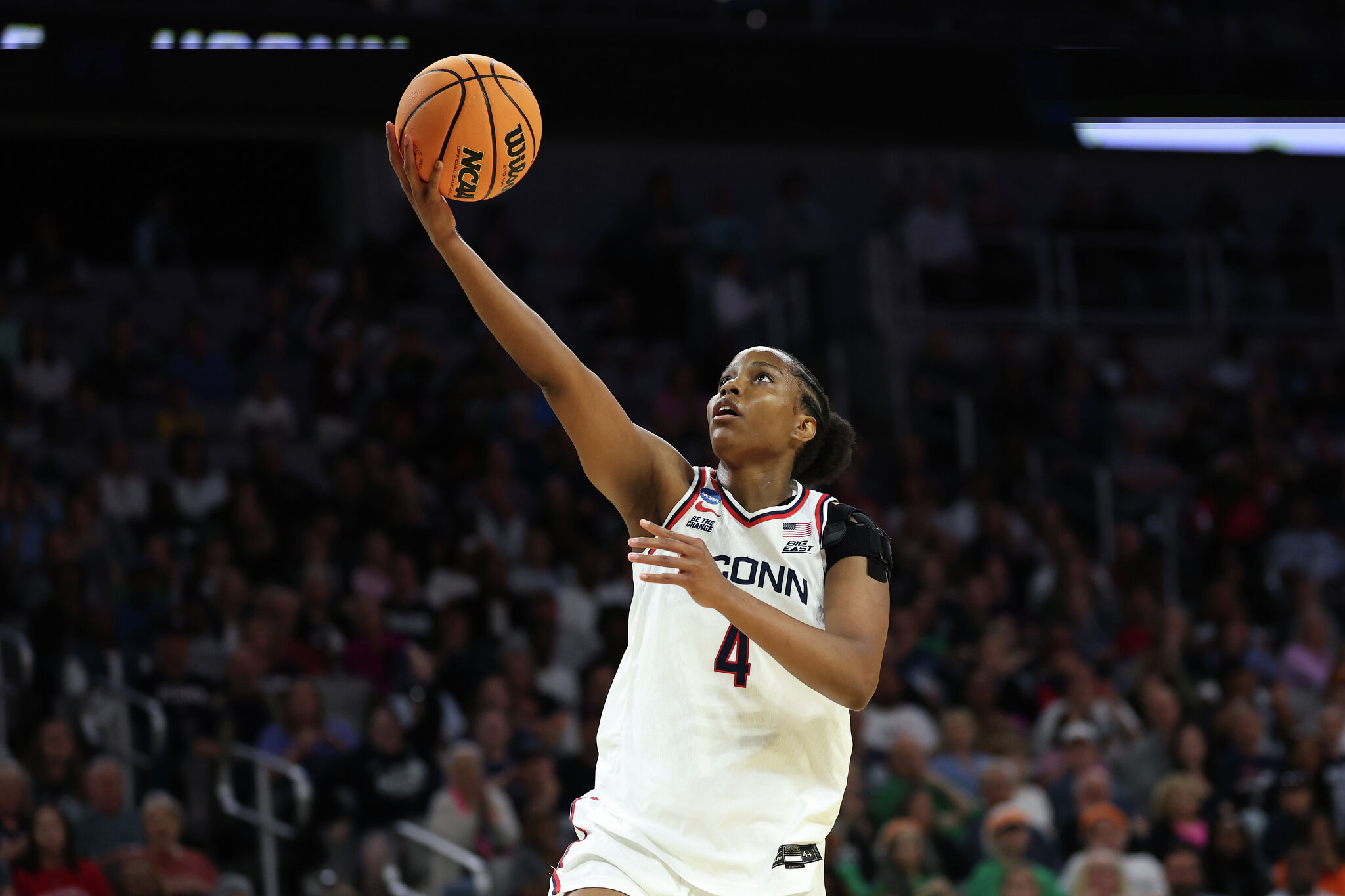 Blanca Quiñonez celebrates award from Ecuador governor honoring UConn success