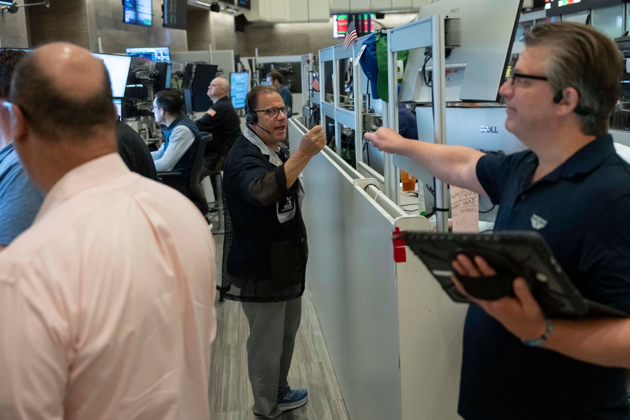 Photo: sfgate.com Wall Street Slumps as Middle East Conflict Drives Oil Prices Higher