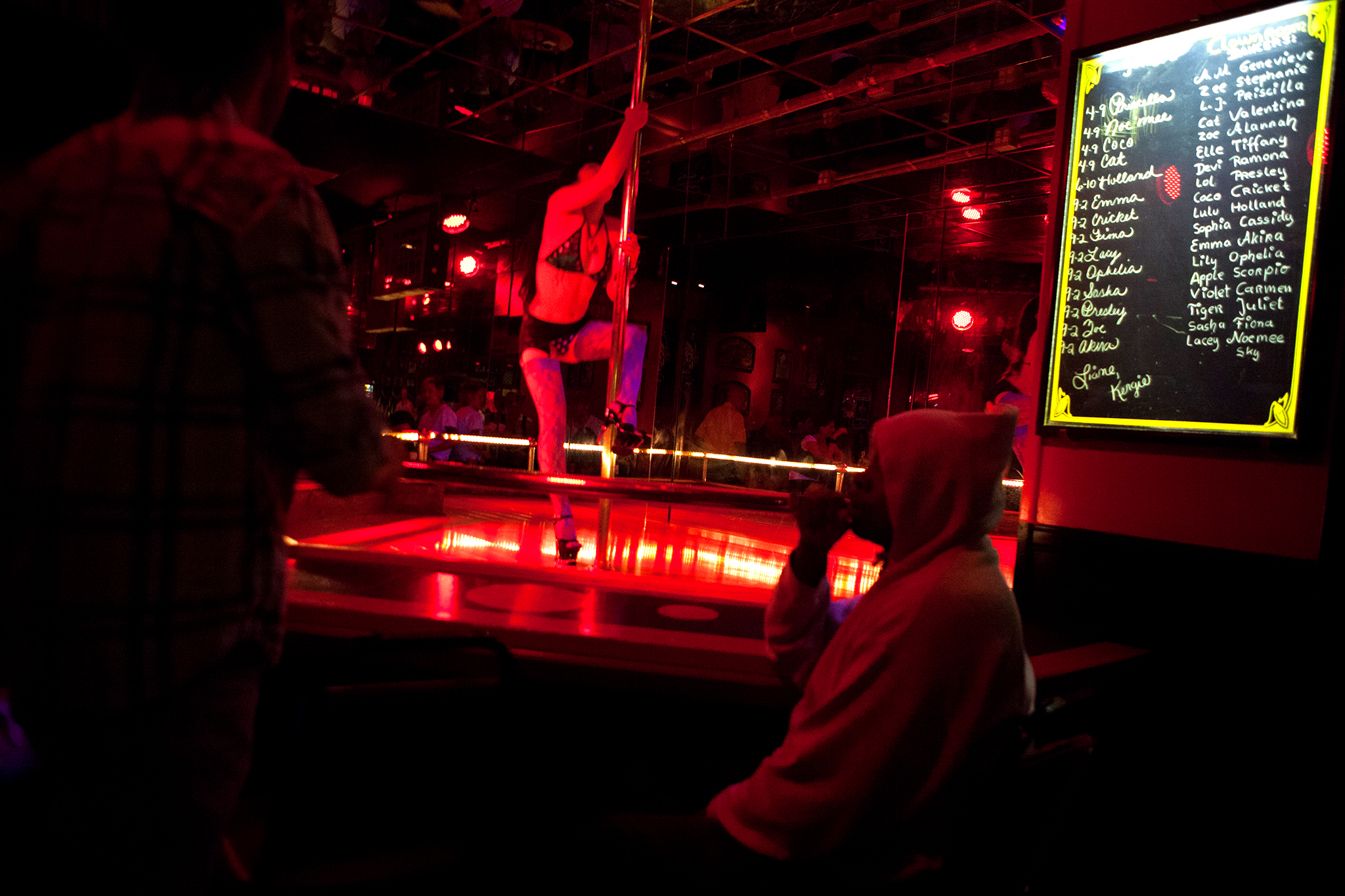Iconic LA bikini bar Jumbo's Clown Room closed briefly for vermin