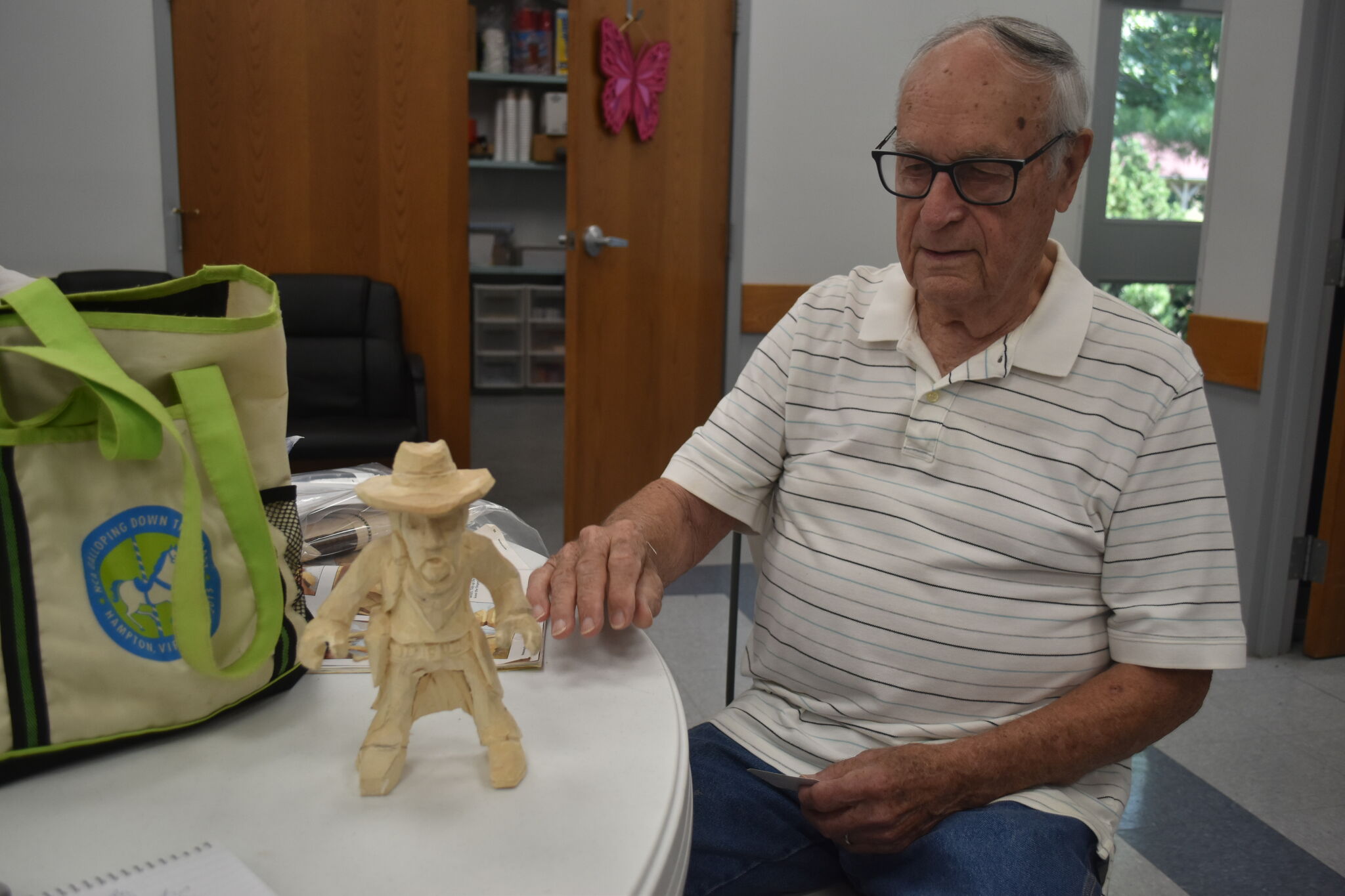At a Glen Carbon carving table, experience and creativity get shared