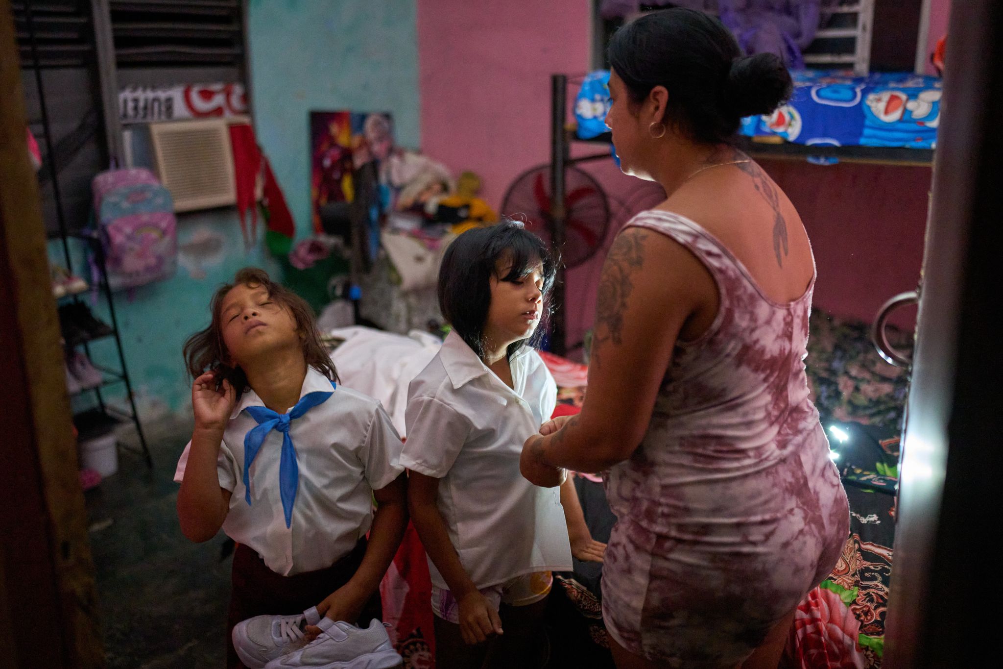 Cuba inicia ciclo escolar pese a limitaciones causadas por la crisis y el cerco petrolero By Por ANDREA RODRÍGUEZ , Associated Press