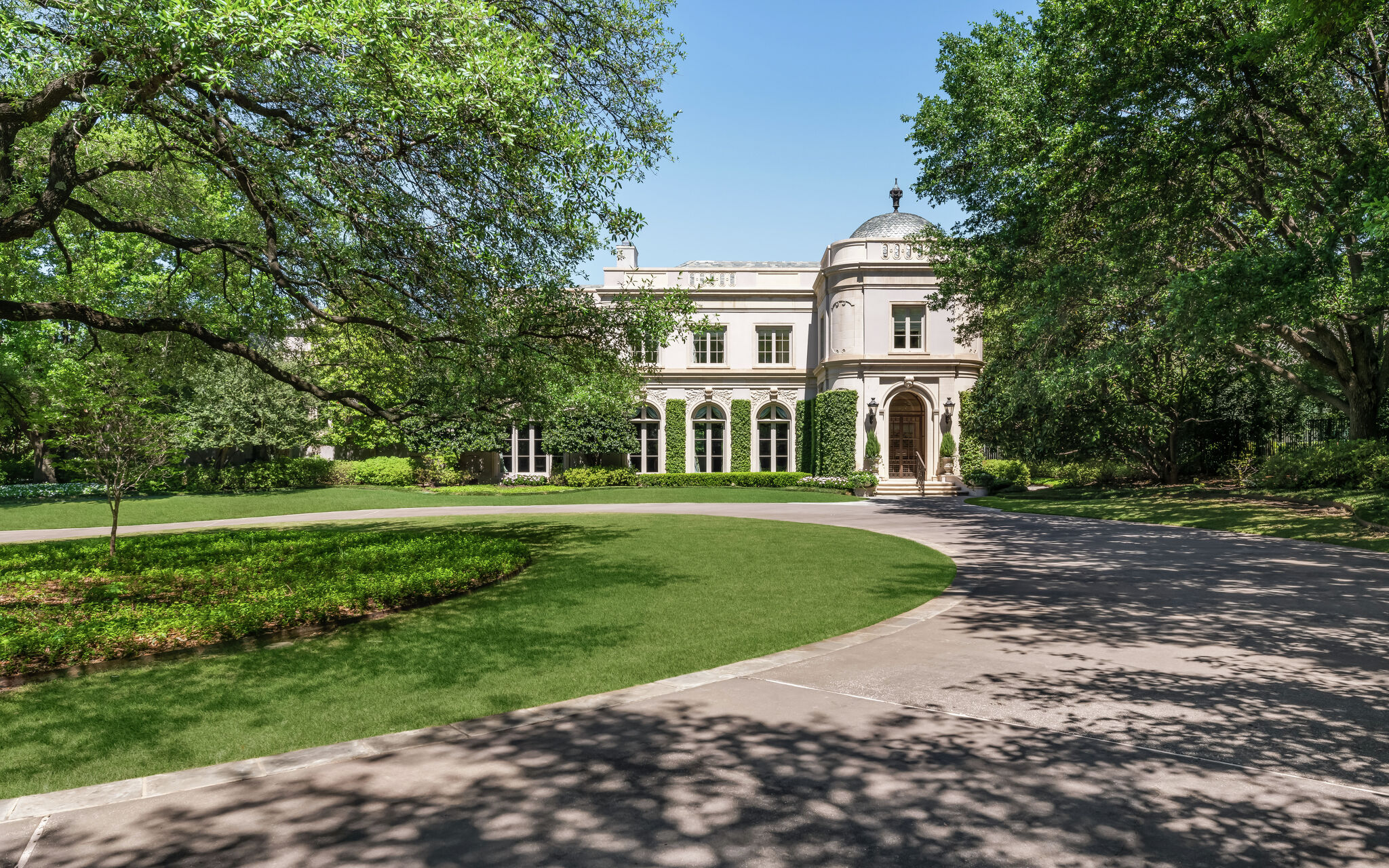chron.com - Molly Wilhelm - Texas real estate legend's widow lists lavish estate for nearly $18M