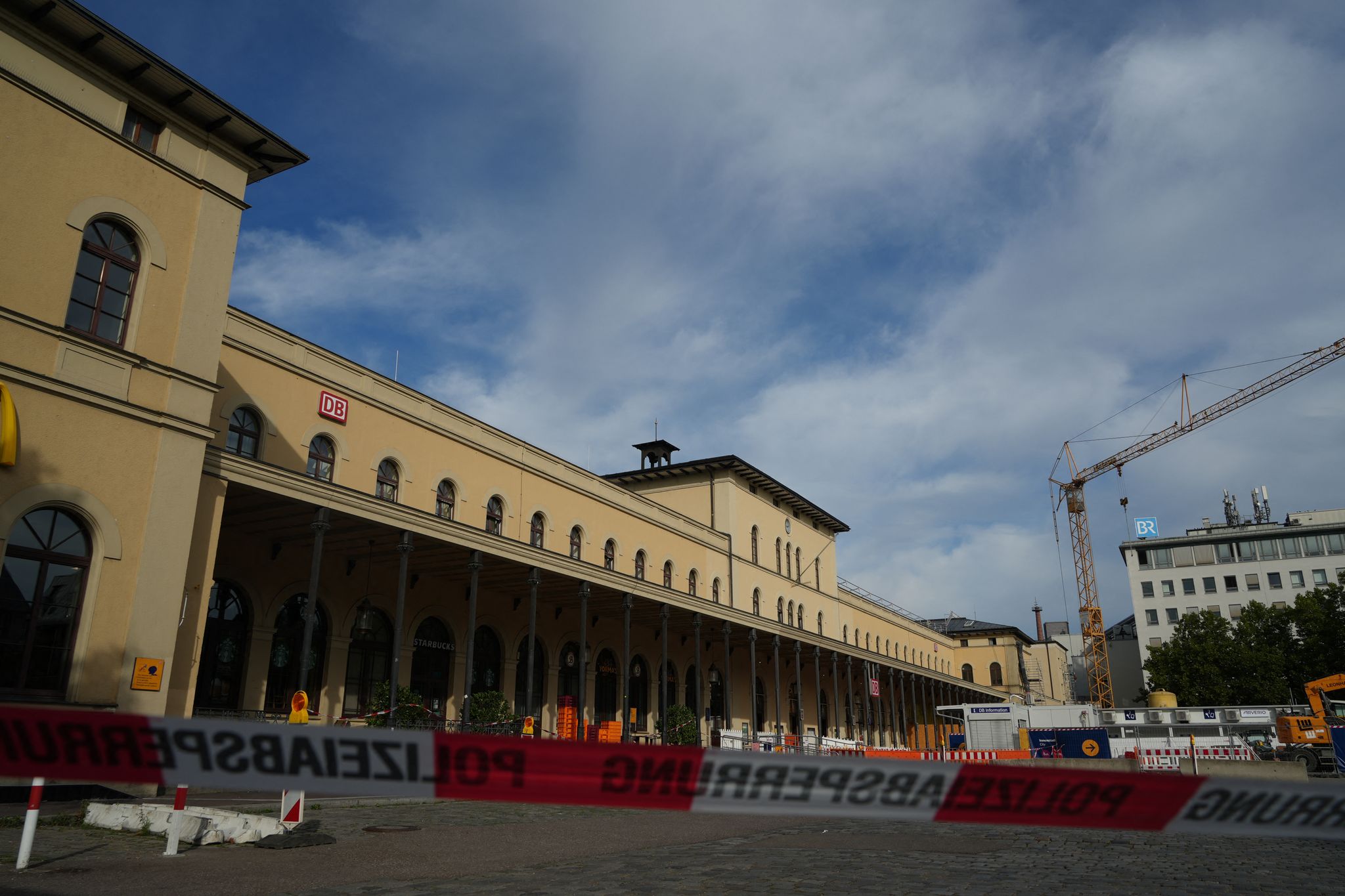Explosion near German train station injures 2