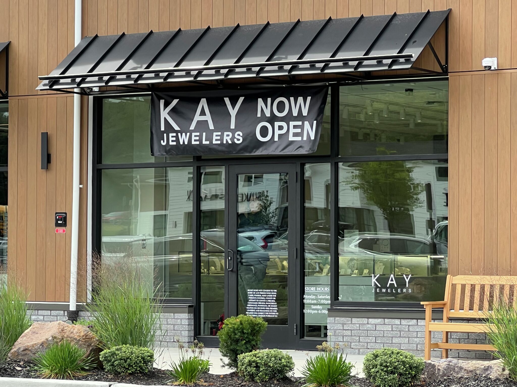 Kay Jewelers closes at Meriden Mall and opens new Cheshire store