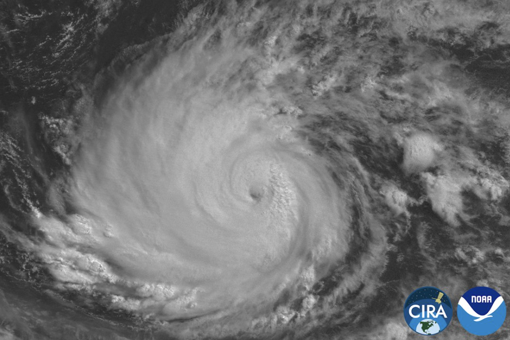Hurricane Lowell Strengthens and Turns Toward Hawaii