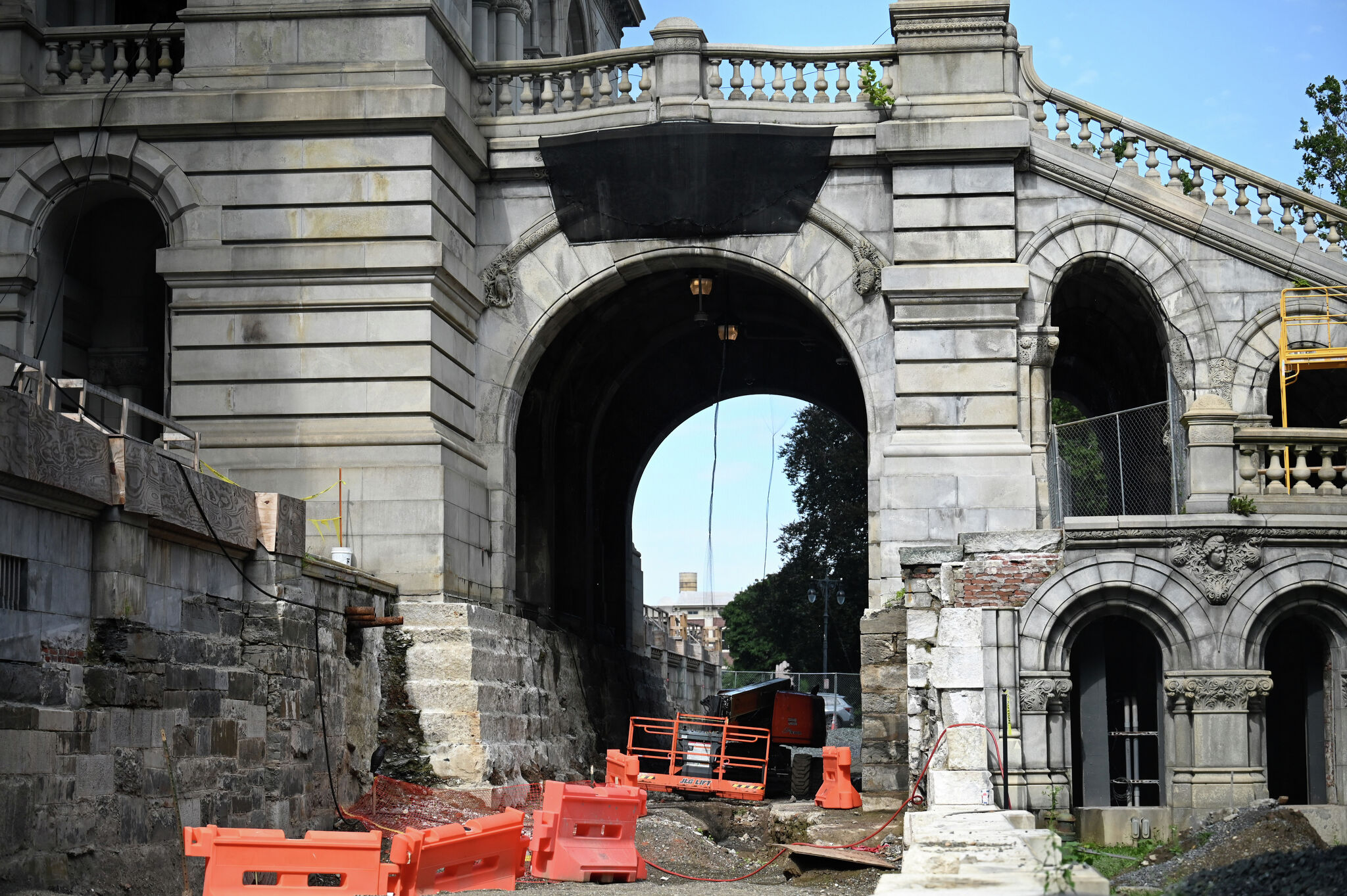 New York Capitol delay costs $11,000, state won't explain