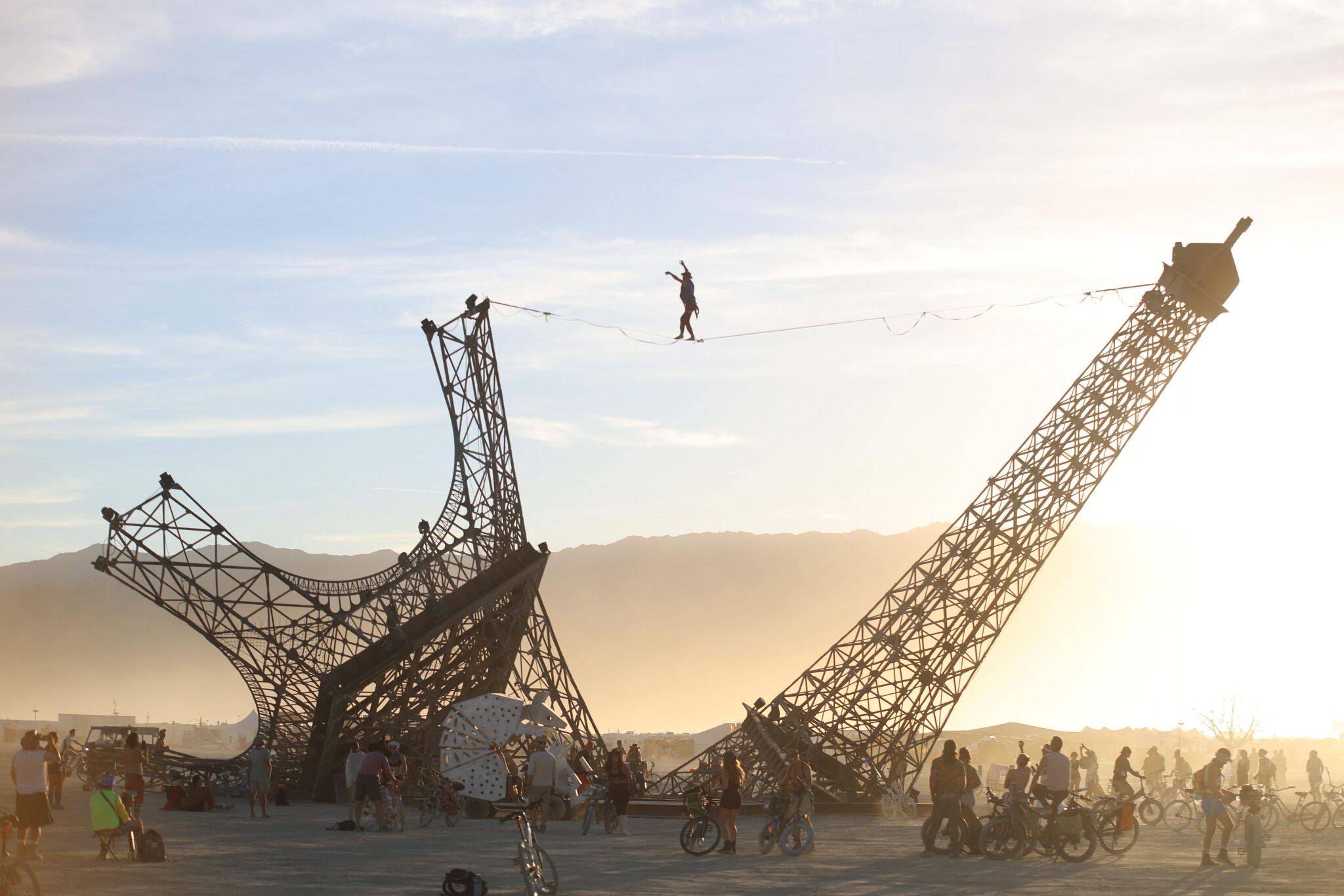 Mann stirbt beim Burning Man Festival, nachdem Regen die Tore in Nevada ...