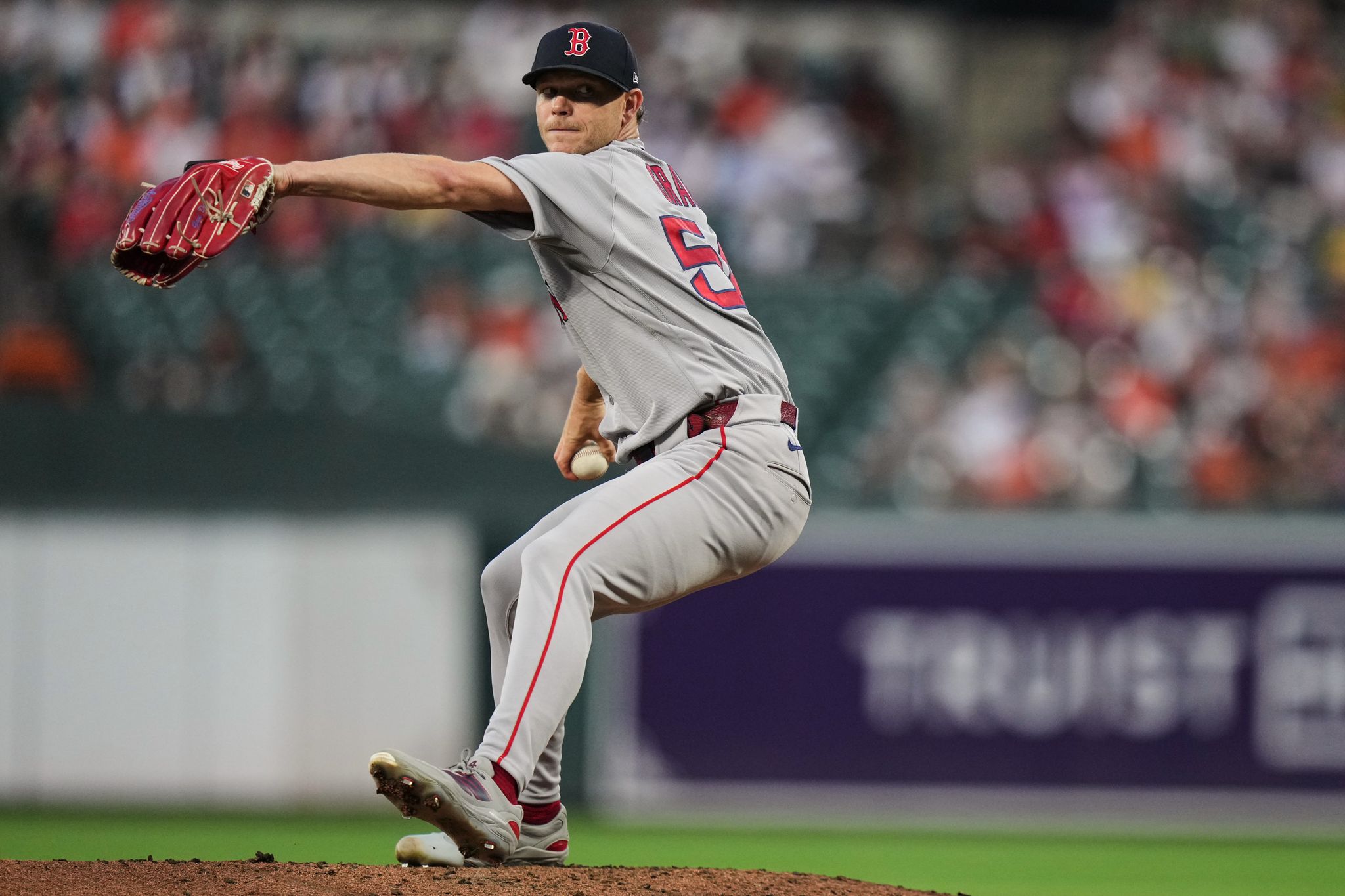 Gray lanza 7 sólidas entradas y lidera las mayores con 17 victorias; Medias Rojas 5-0 Orioles