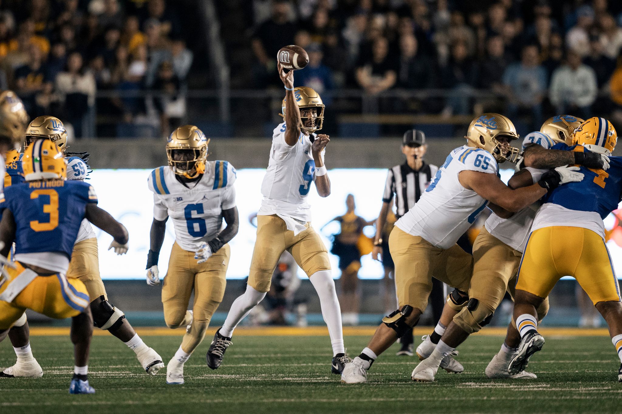 Wayne Knight scores 3 TDs as UCLA beats San Diego State 28-10