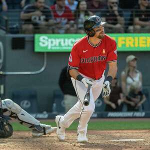 Schneemann impulsa la carrera del triunfo en la 10ma y Cleveland gana 3-2 a Detroit